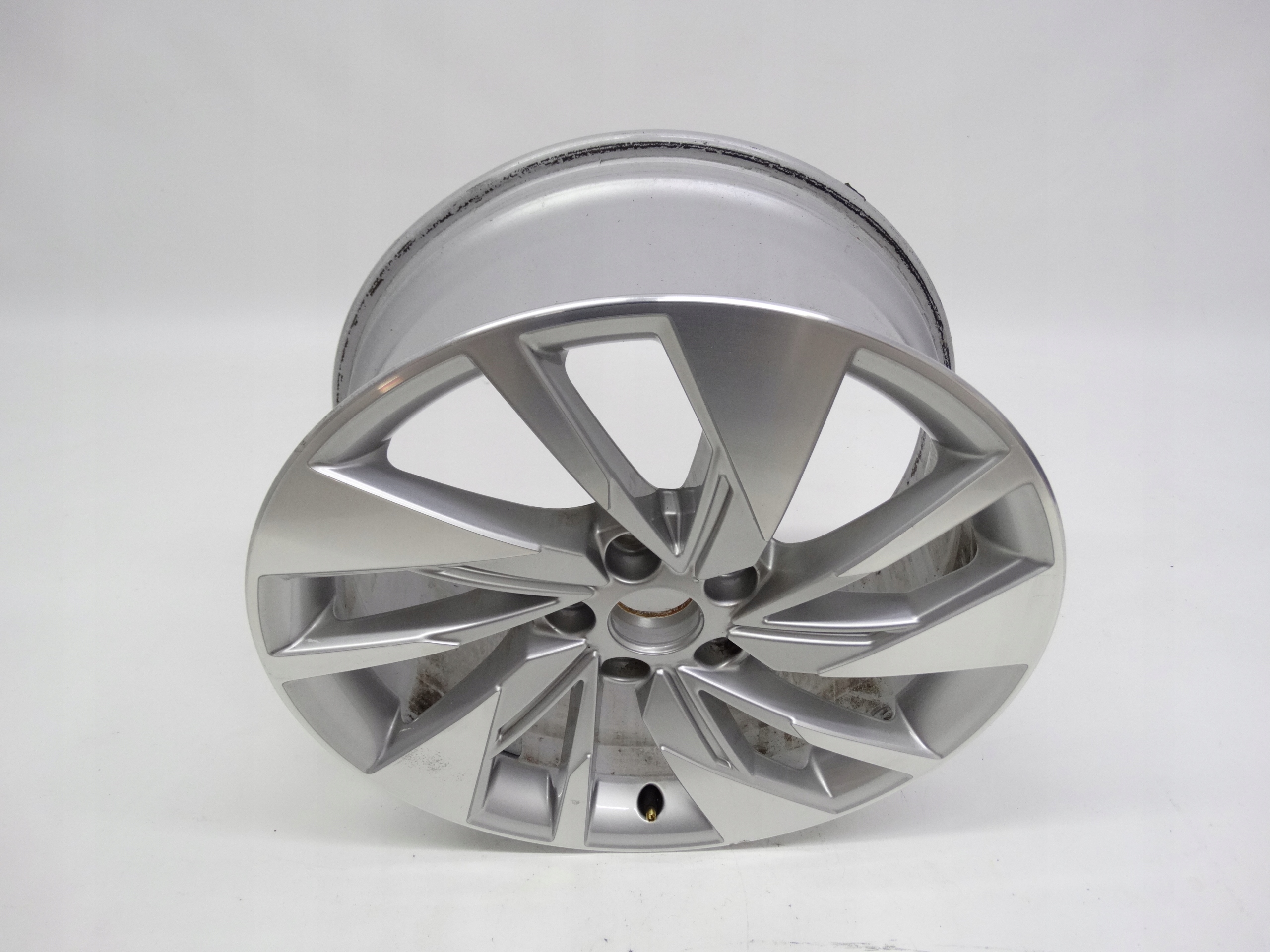 Second image of Audi A3 8Y felga 18 cali 8Y0601025F oryginalna