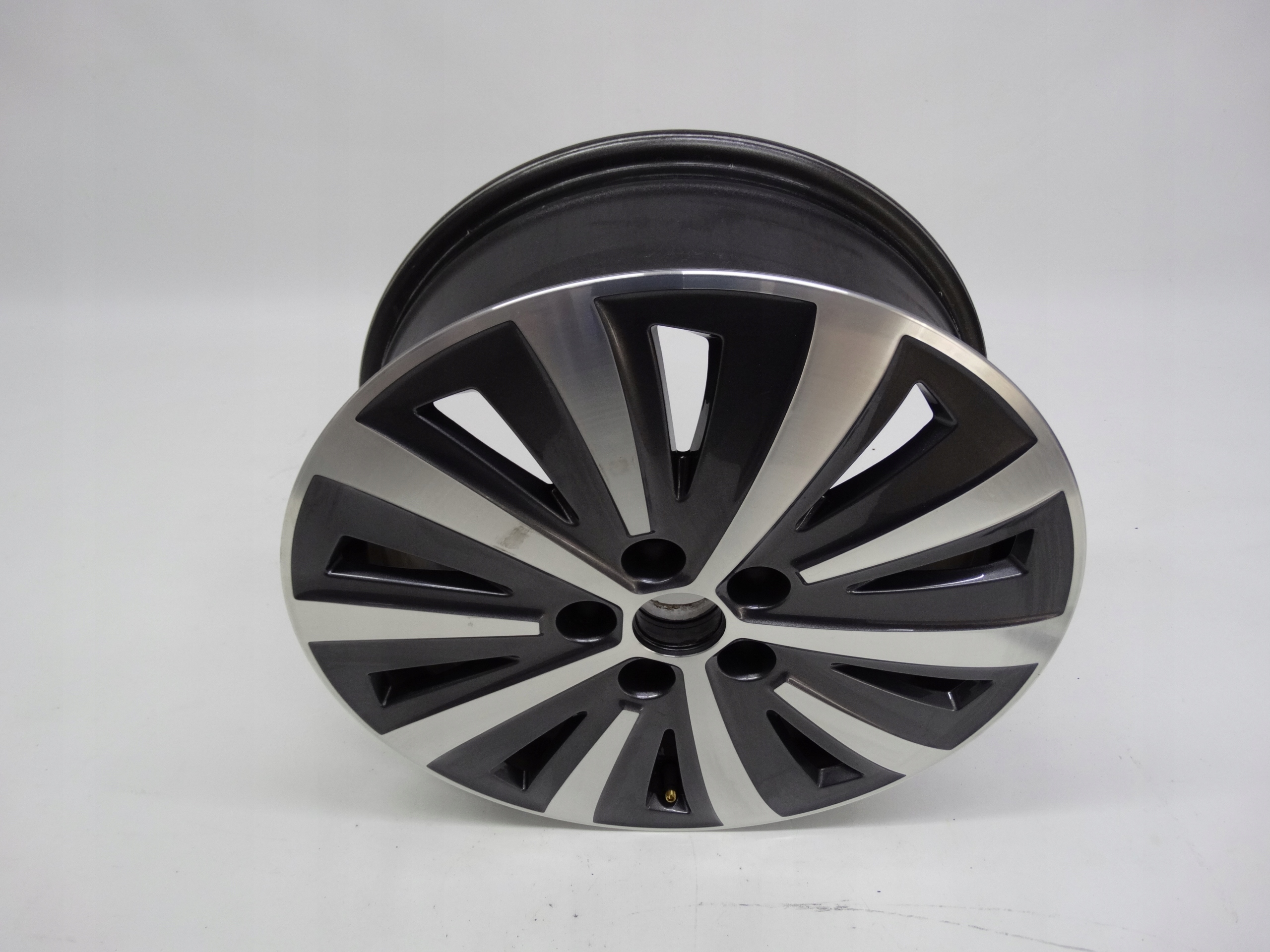 Second image of Skoda SuperB III 3V0 felga 17 cali 3V0601025AH oryginalna