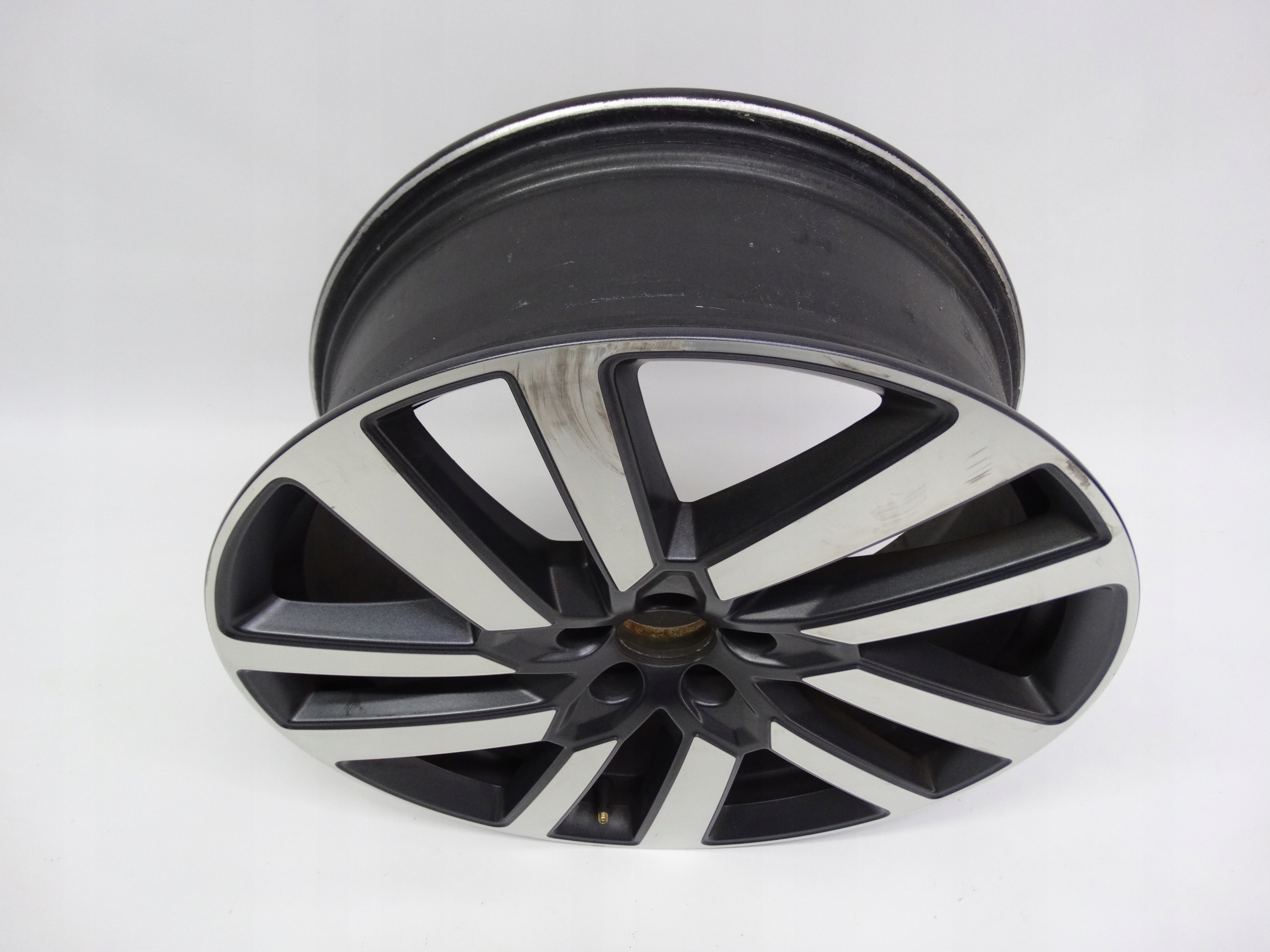 Second image of Volvo V90 Cross Country V90CC S90 V90 felga 20 cali 32243400 oryginalna