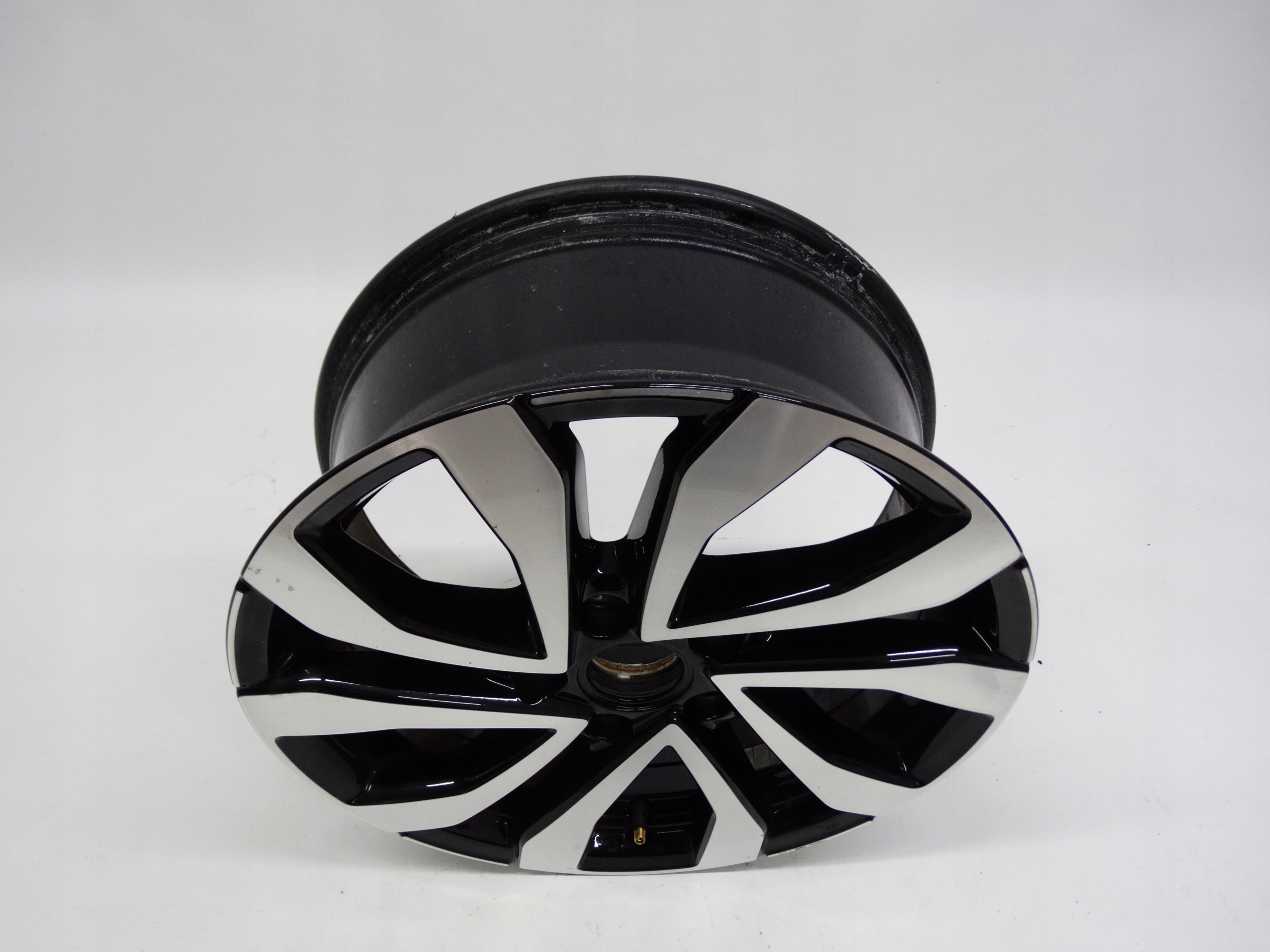 Second image of VW Golf VIII 5H felga 16 cali 5H0601025AC oryginalna