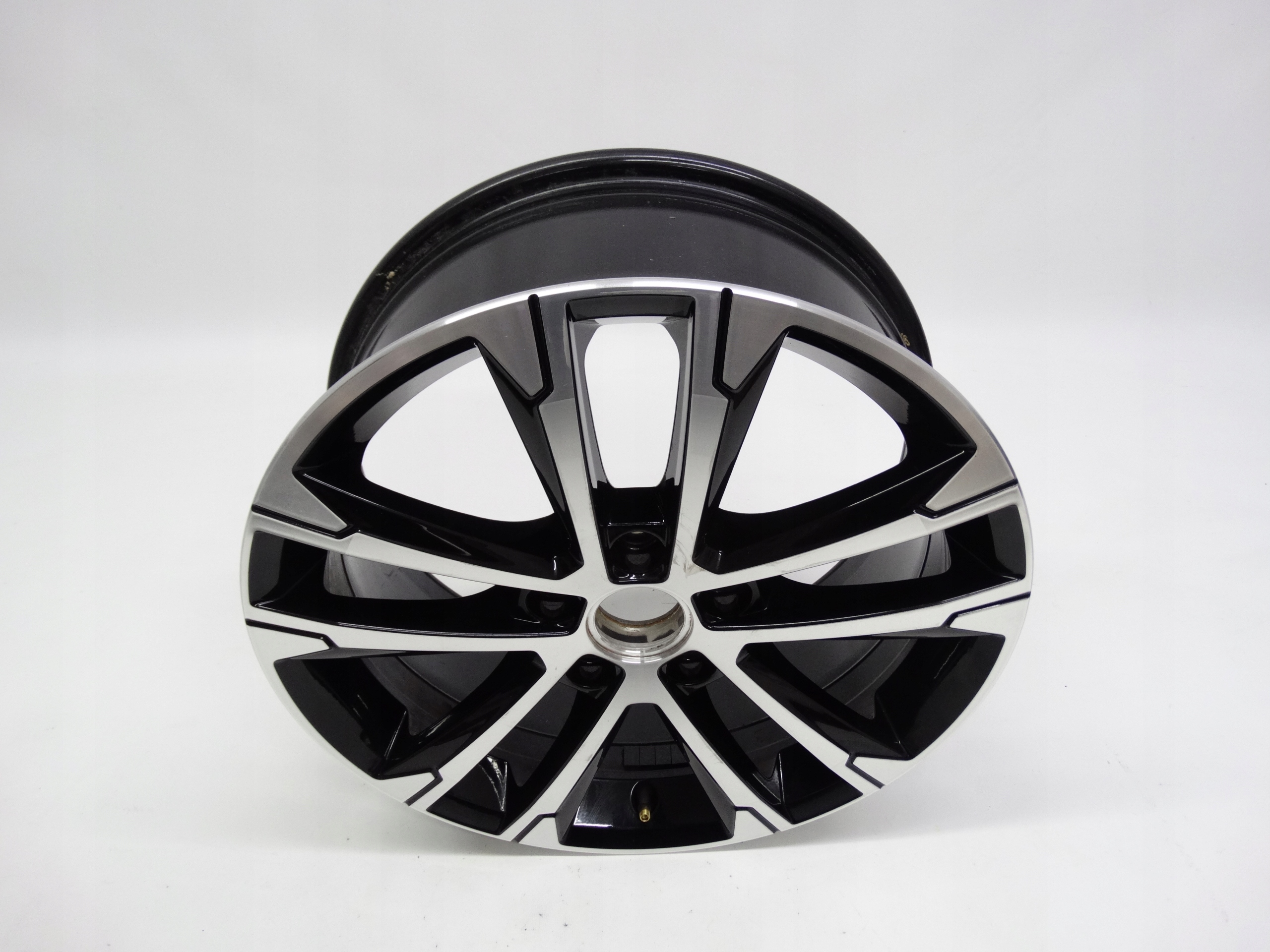 Second image of VW Golf VII 5G0 felga 17 cali 5G0601025AK oryginalna