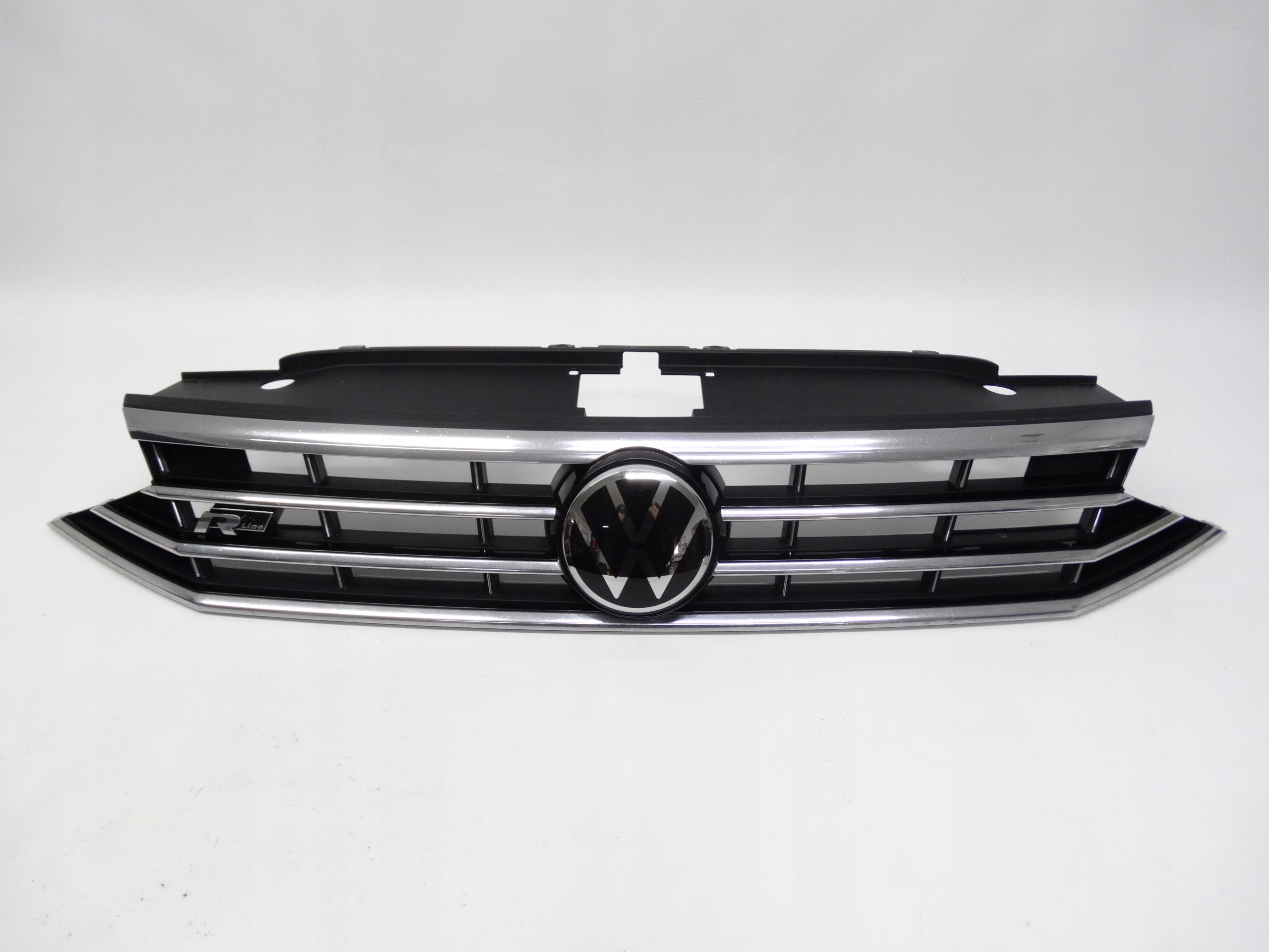 Second image of VW Passat B8 R-Line Lift 19-23 grill atrapa + radar 3G0853651CB oryginalna