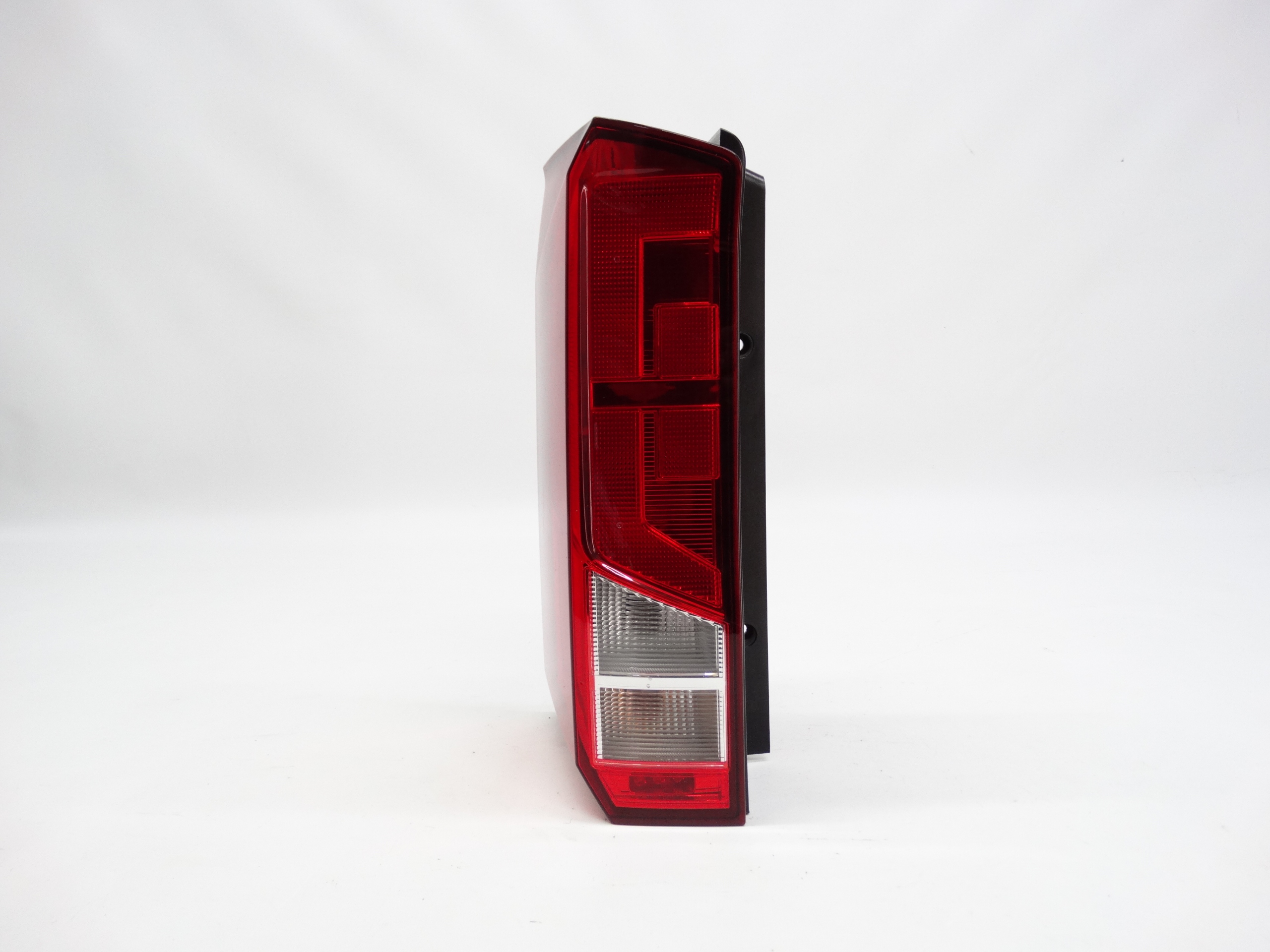 Second image of VW Crafter II MAN TGE 17+ lampa tylna lewa w błotnik 7C0945095H oryginalna