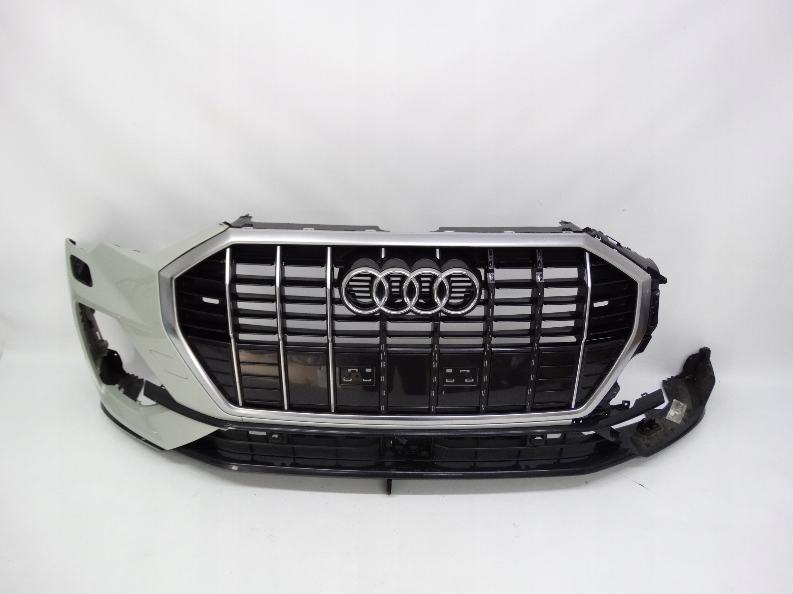 Second image of Audi Q3 II S-Line 83A 19- zderzak przedni oryginalny 83A807438E