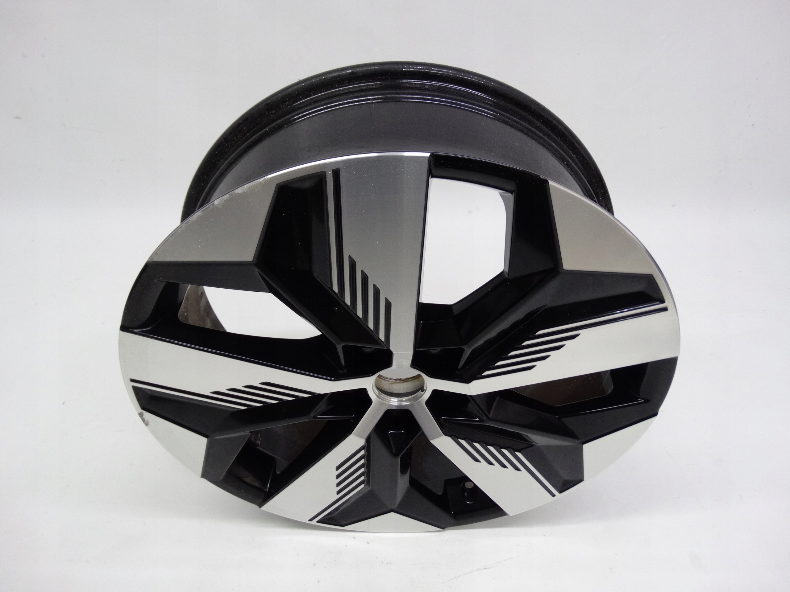 Second image of Renault Megane V E-Tech felga 20 cali 403003990R oryginalna