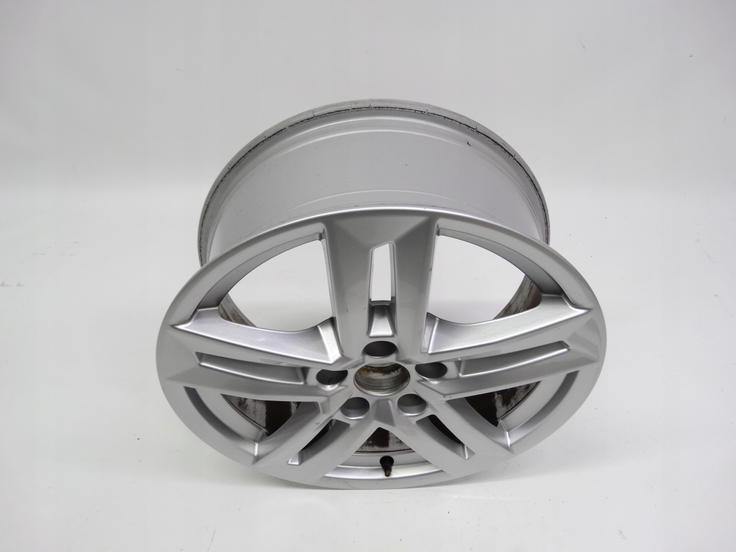 Second image of Audi A4 B9 8W felga 17 cali 8W0601025P oryginalna