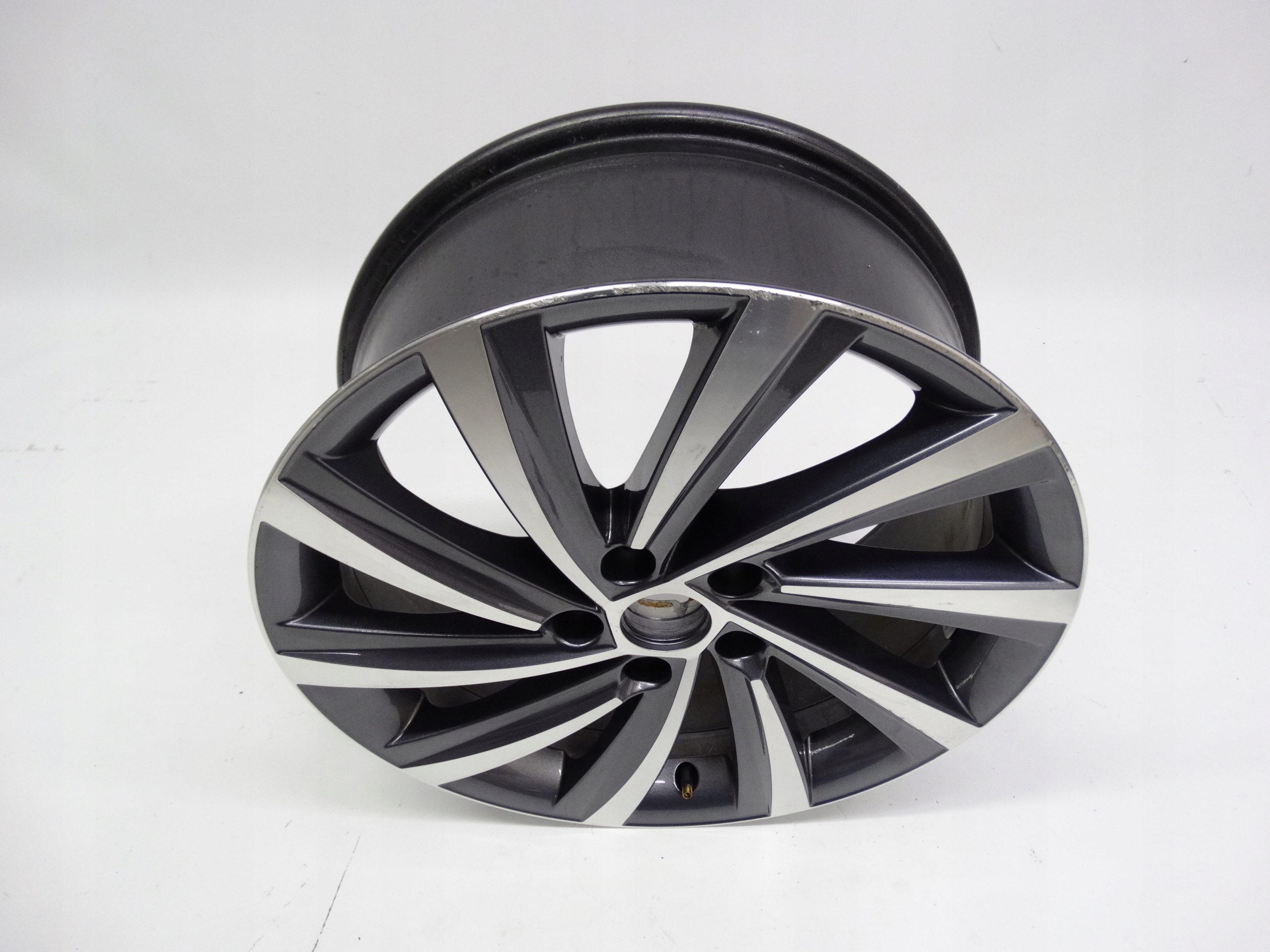 Second image of Skoda Octavia IV 5E3 felga 18 cali 5E3601025AS oryginalna