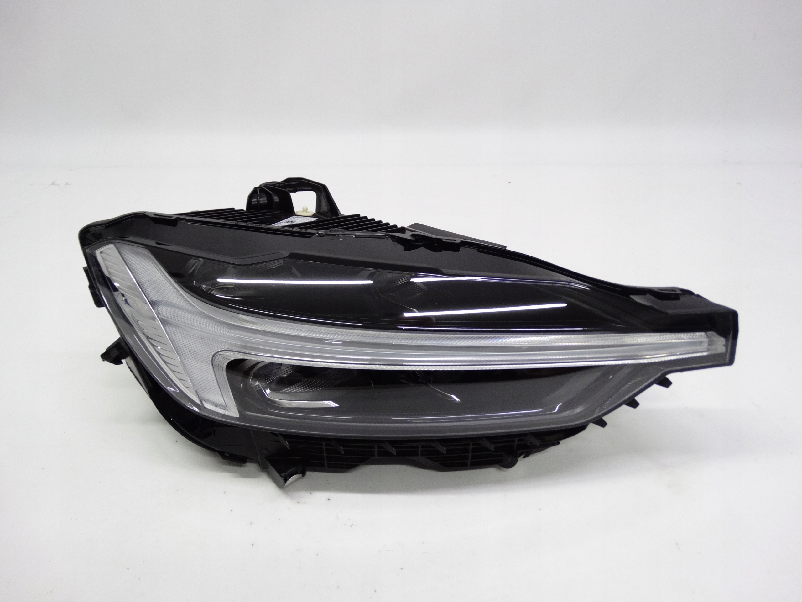 Second image of Volvo XC60 II Lift 21- lampa prawa Full LED MID 32404710 oryginalna