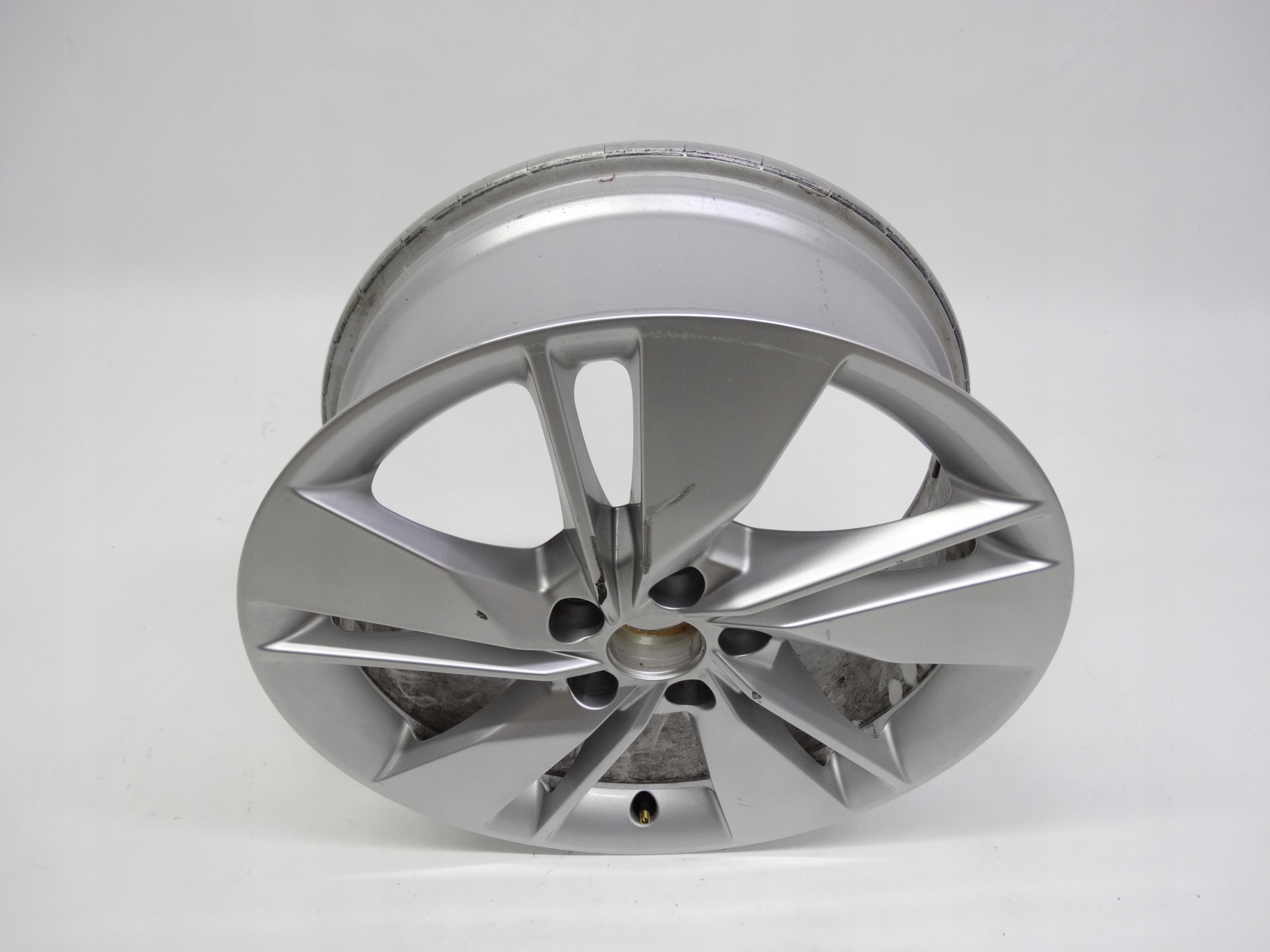 Second image of Audi Q2 81A felga 18 cali 81A601025AL oryginalna