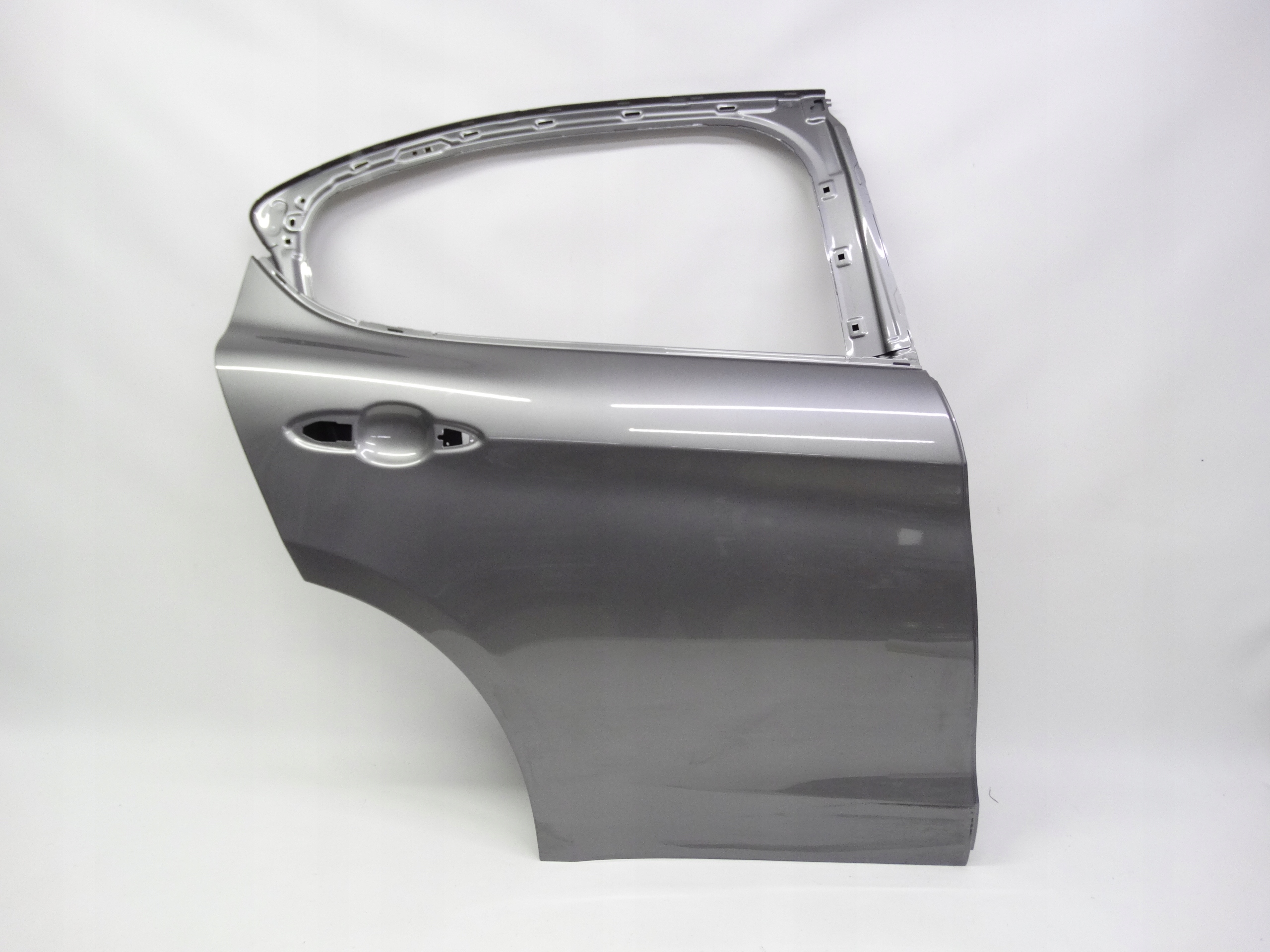 Second image of Alfa Romeo Stelvio drzwi prawe tylne oryginalne