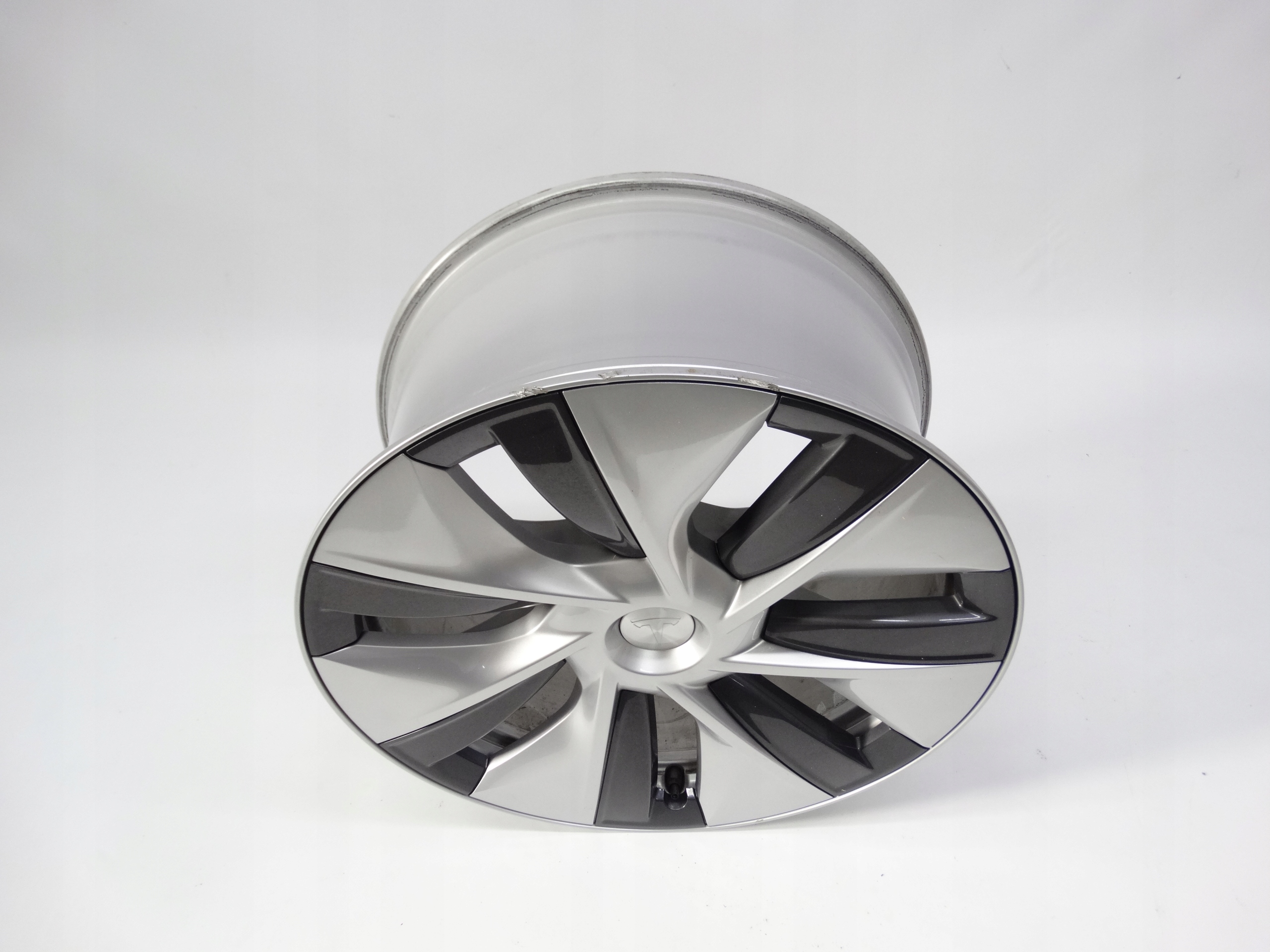 Second image of Tesla Model Y felga 19 cali 1188222-00-C oryginalna