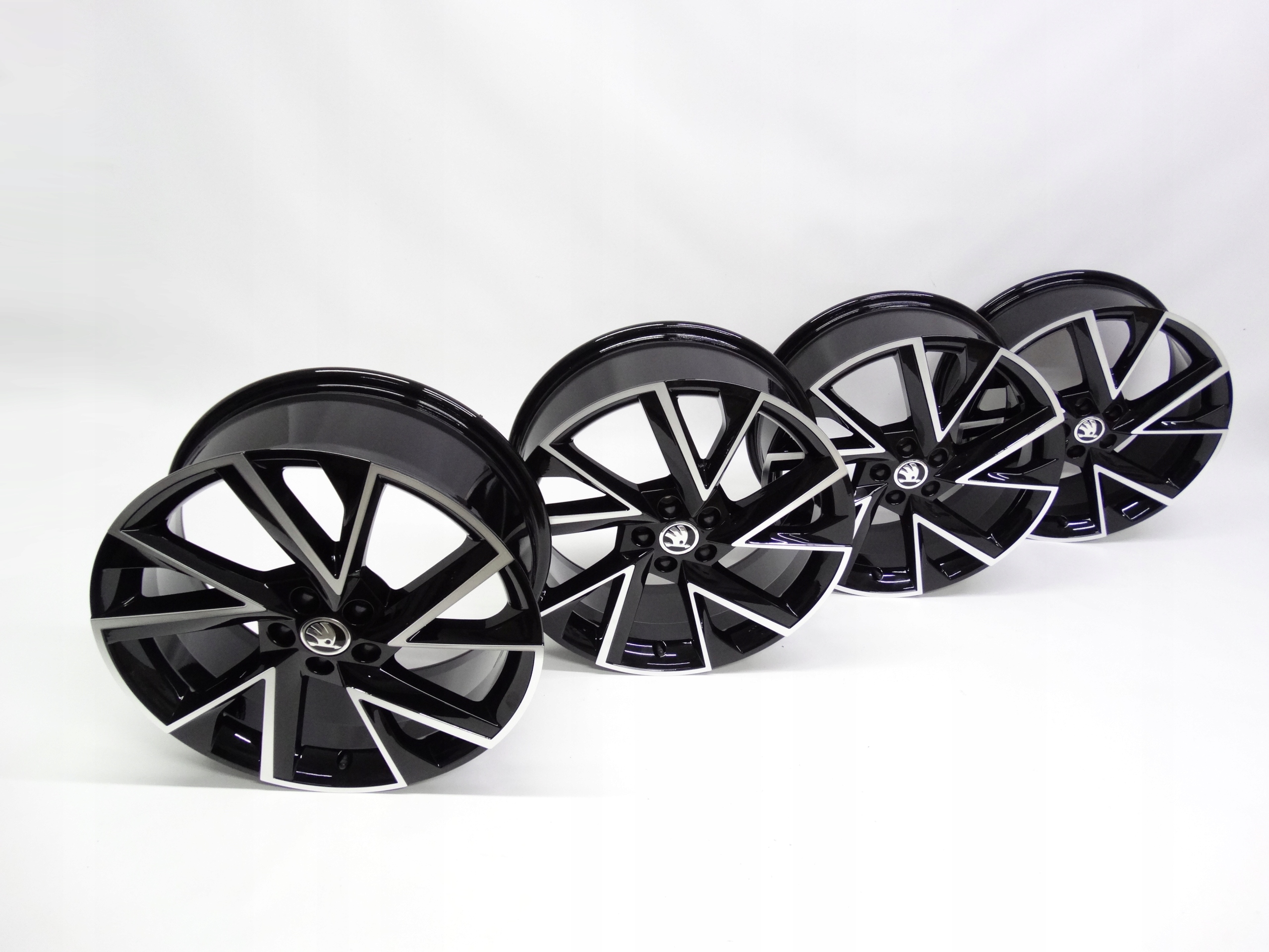 Second image of Skoda Scala Kamiq komplet felg 18 cali 657601025G oryginalne