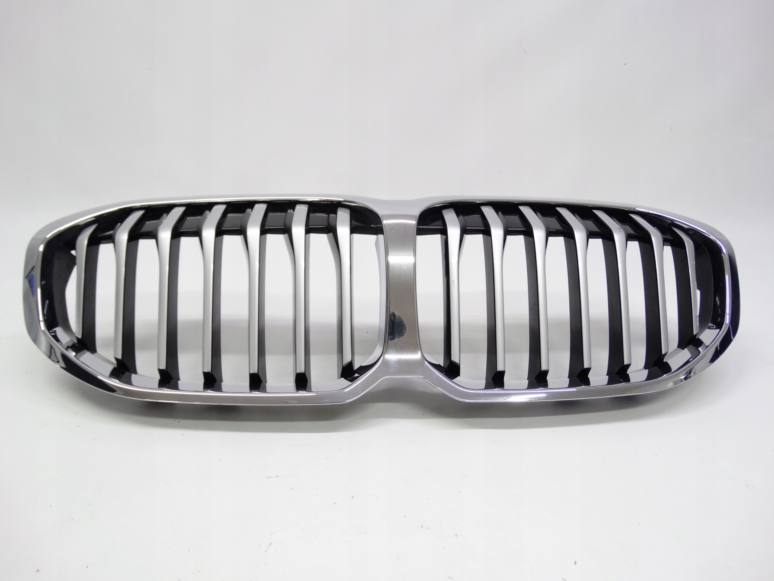 Second image of BMW 1 F40 19-23 grill nerki 7450959 oryginalne