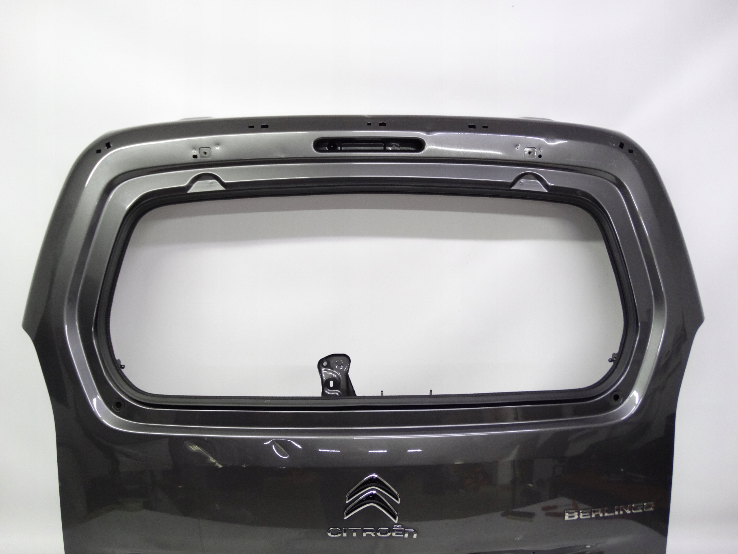 Second image of Citroen Berlingo IV Combo E klapa bagażnika oryginalna