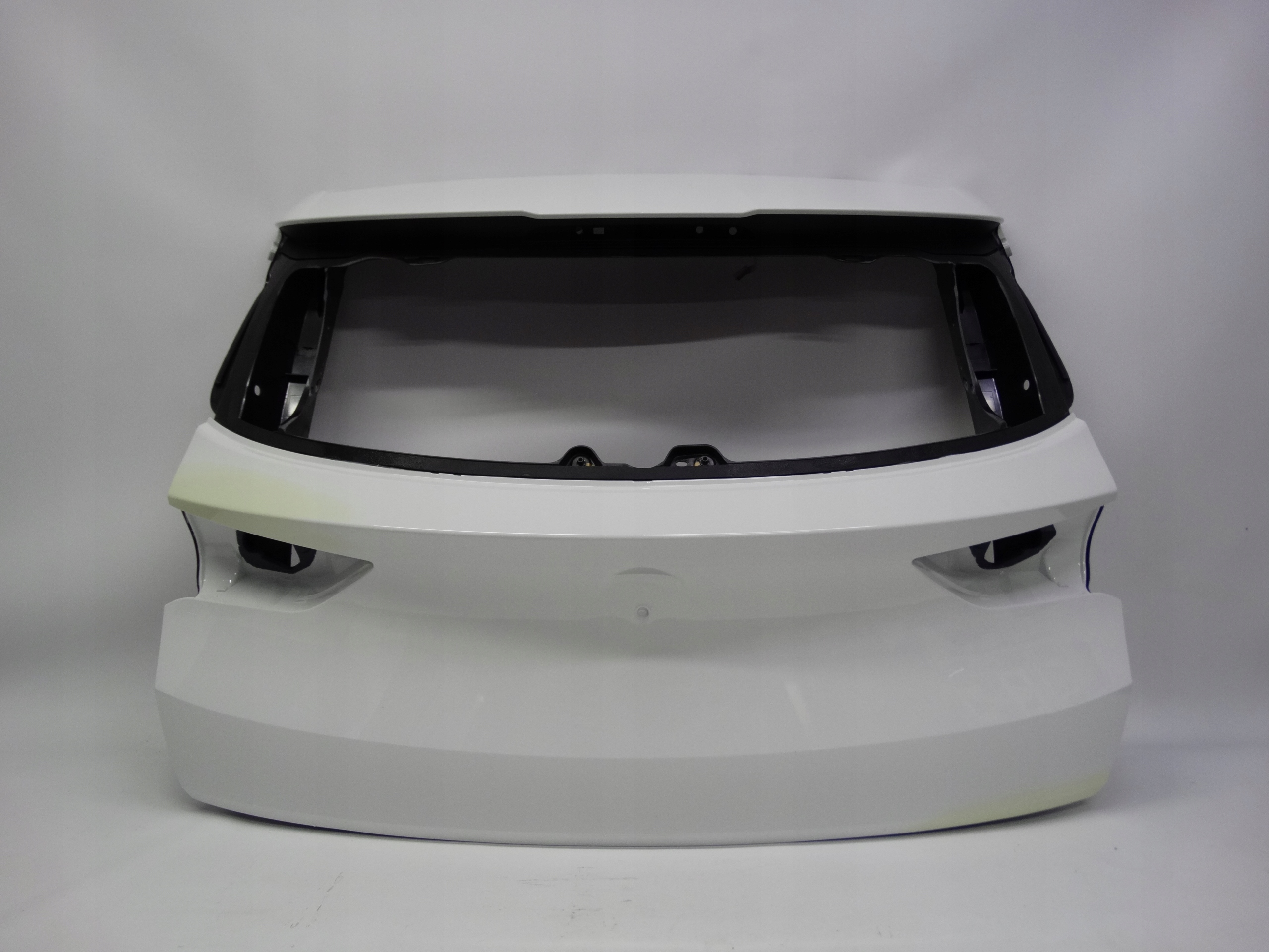 Second image of Opel Grandland 17-24 klapa bagażnika YP00018477 oryginalna NOWA