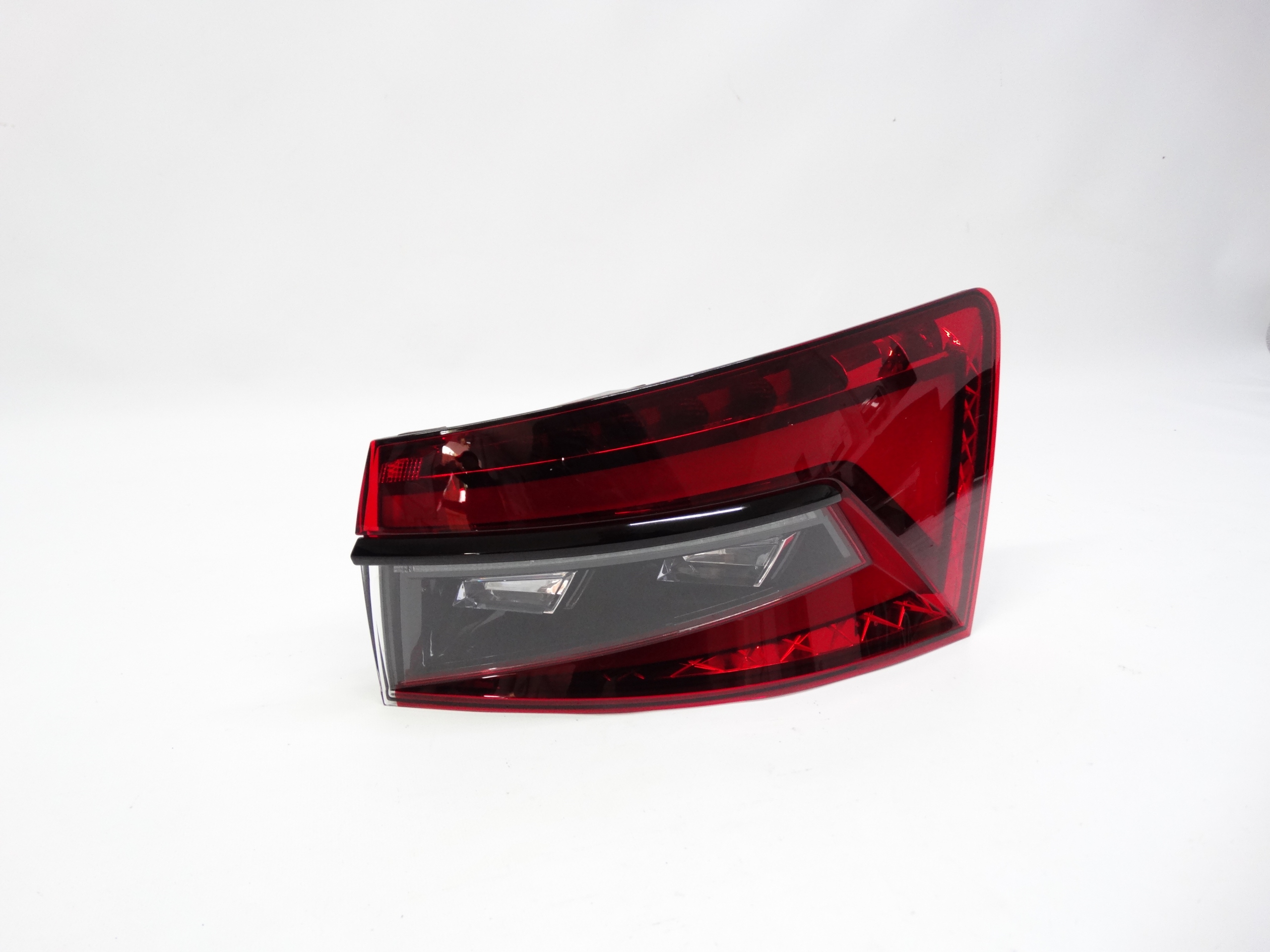 Second image of Skoda SuperB III Kombi Lift 19-24 lampa tylna prawa LED 3V9945208B oryginał