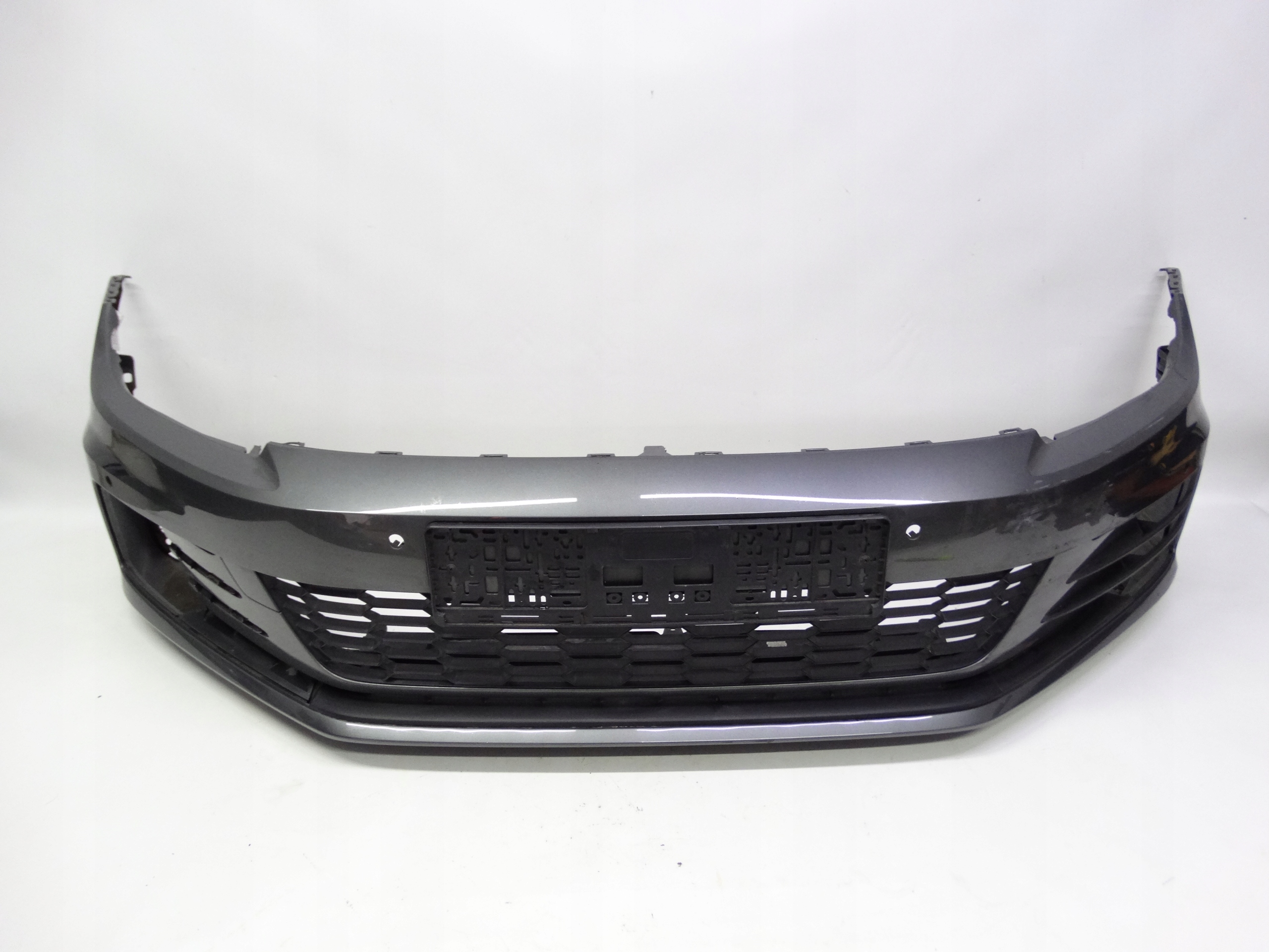 Second image of VW Scirocco III Lift 1K8 14-17 zderzak przedni 1K8807101 oryginalny