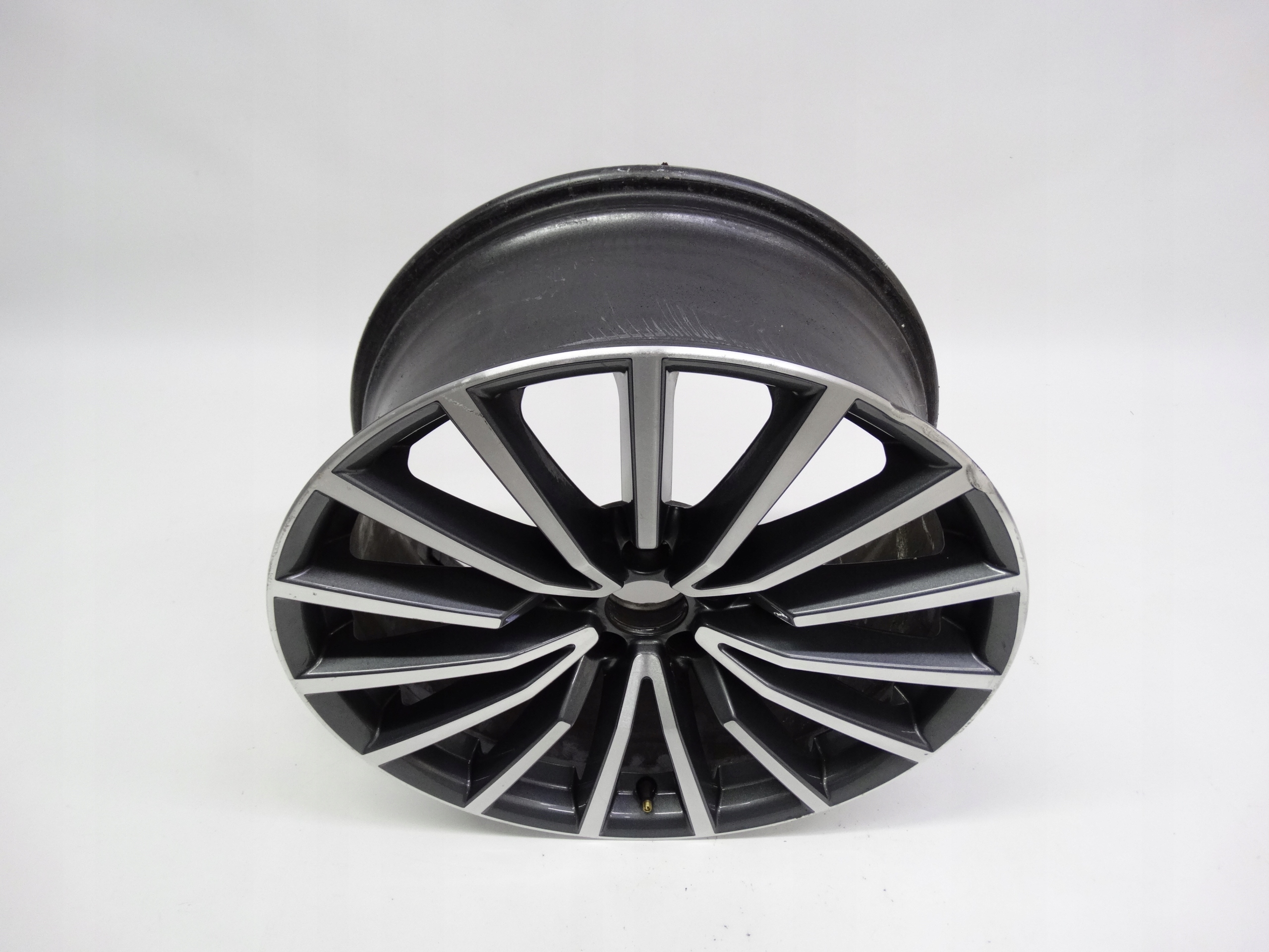 Second image of Audi A4 B9 8W felga 19 cali 8W0601025AN oryginalna