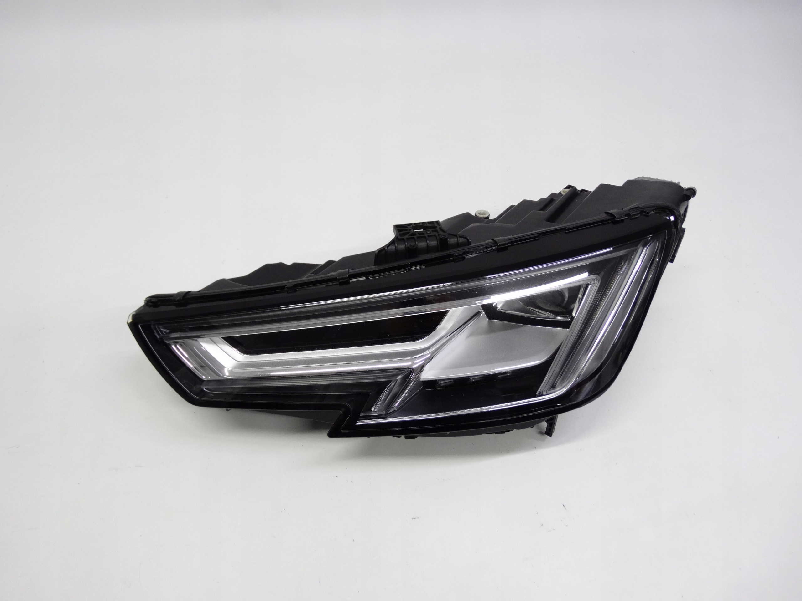 Second image of Audi A4 B9 8W 15-19 lampa lewa Full LED 8W0941033 oryginalna