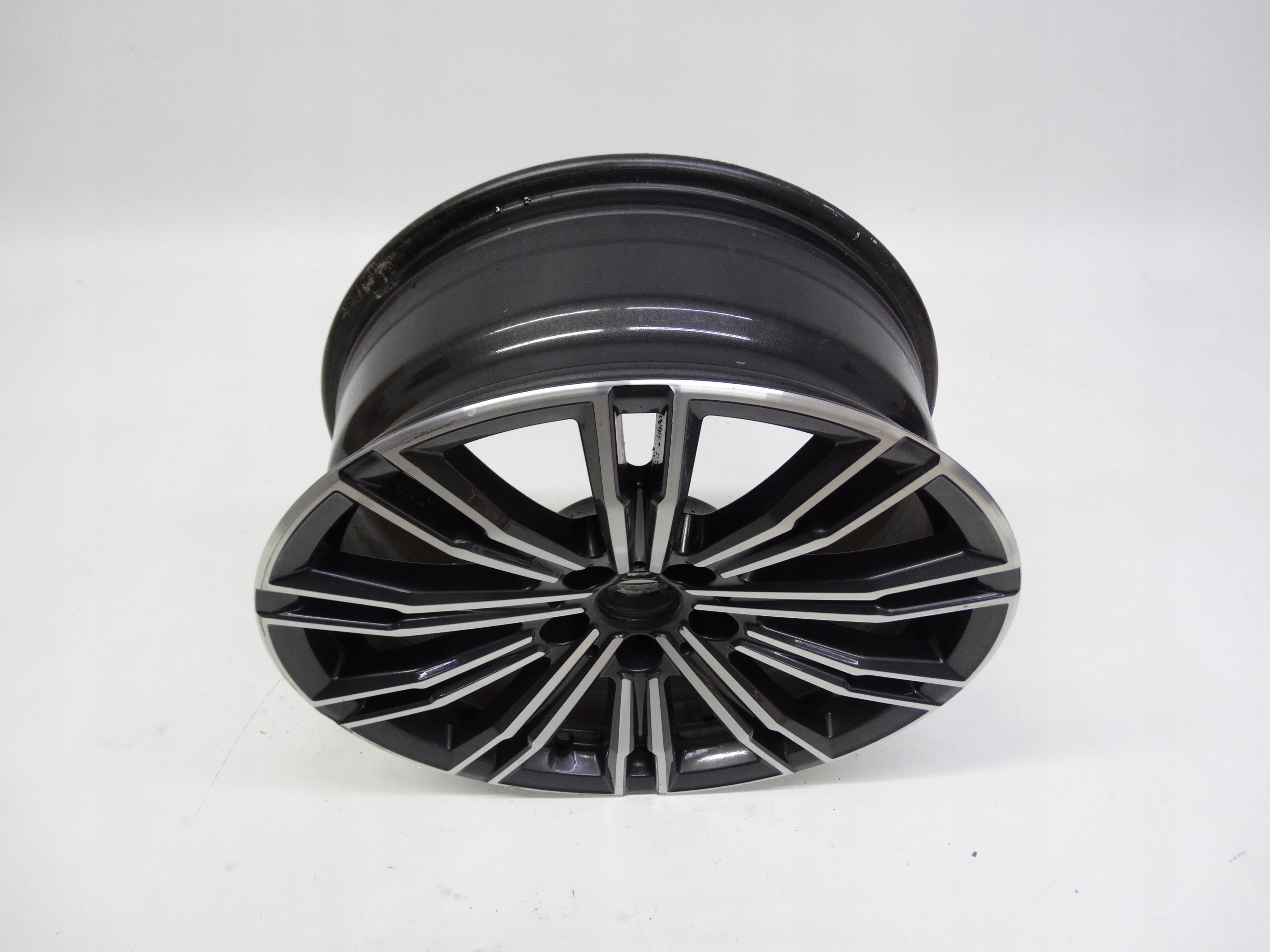 Second image of BMW 3 G20 G21 felga przednia 18 cali 8089890 oryginalna