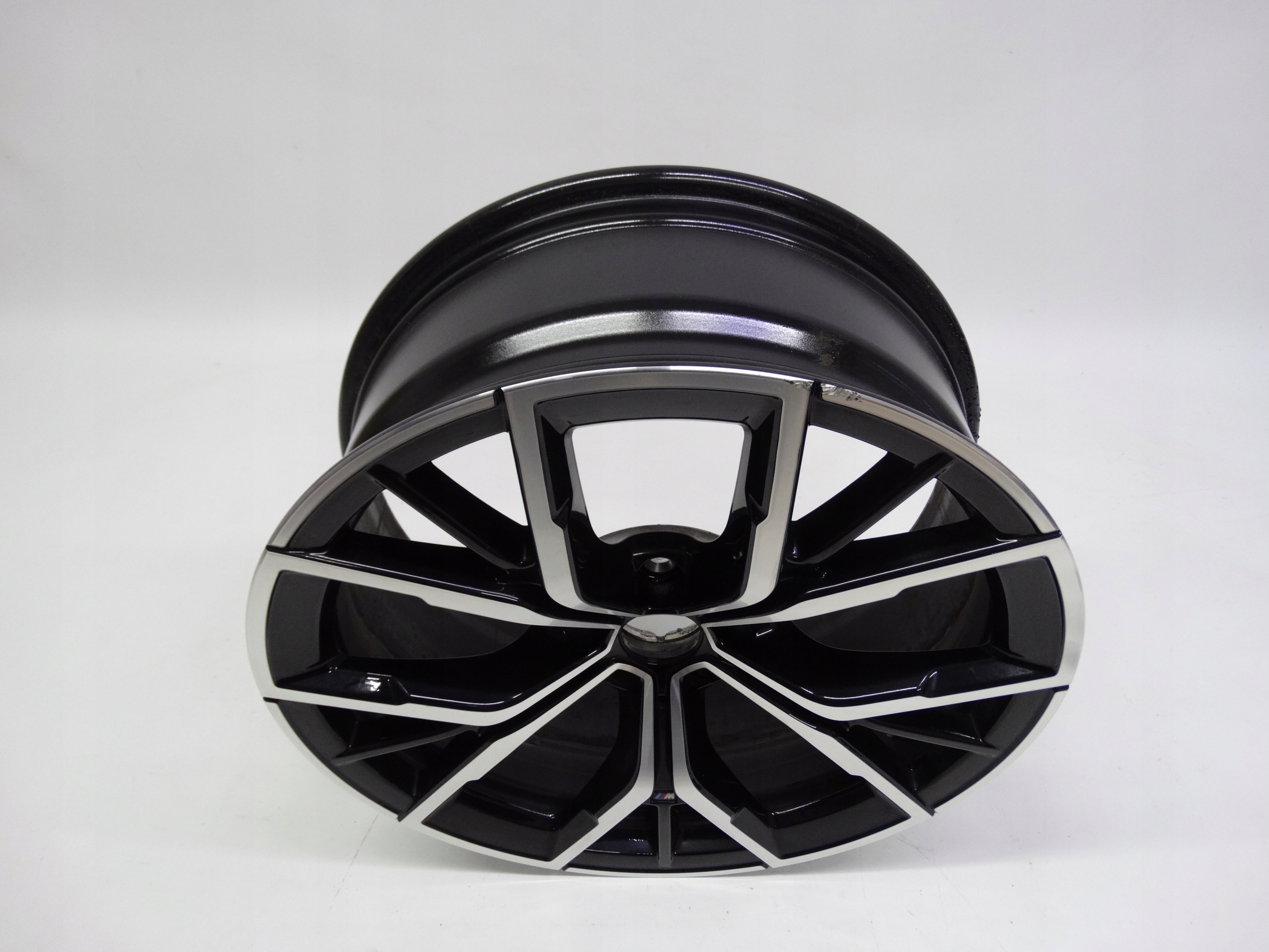 Second image of BMW 5 G30 G31 felga 19 cali przednia 8747234 oryginalna