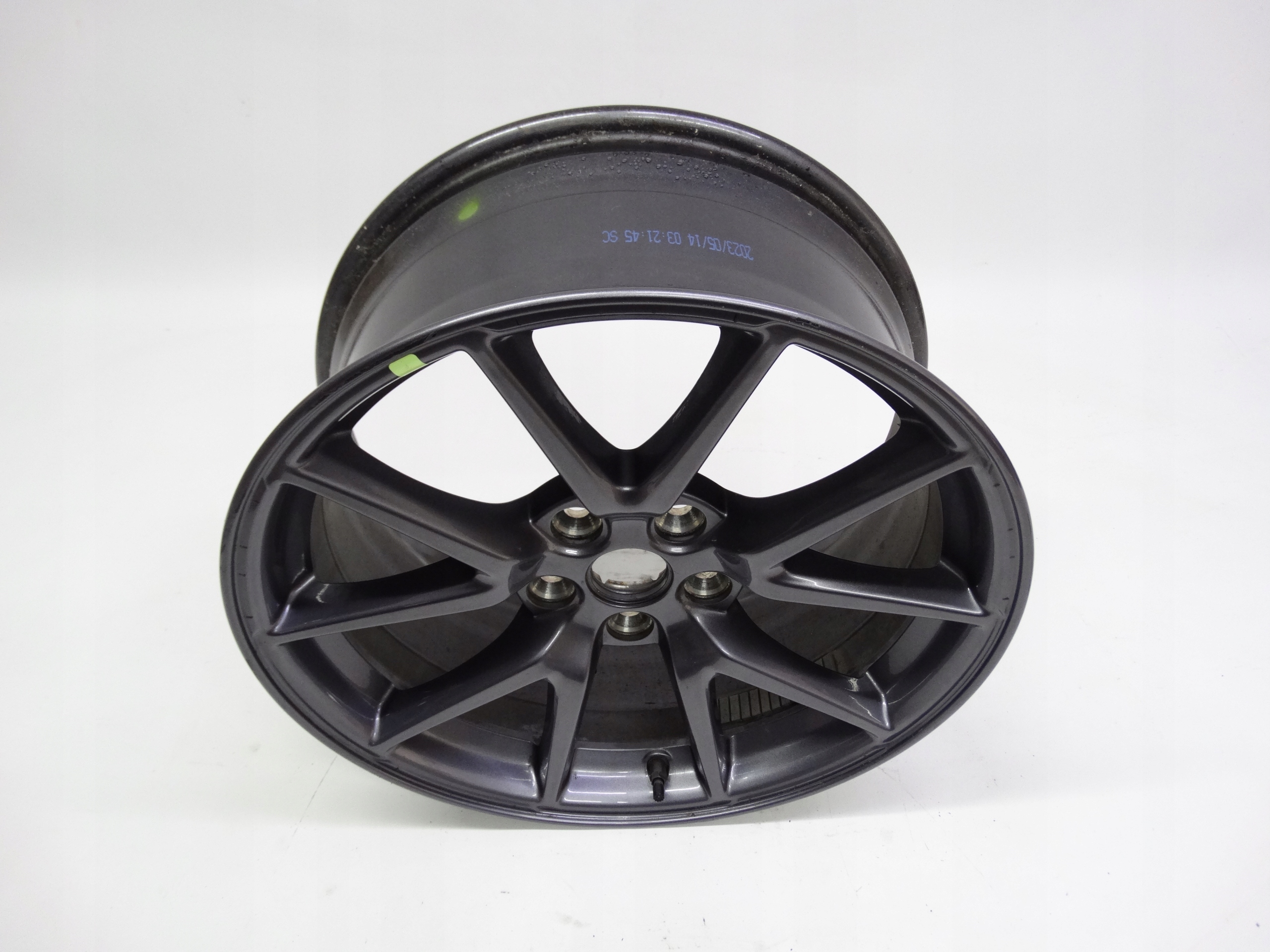 Second image of Tesla Model 3 felga 18 cali 1044261-00-A oryginalna