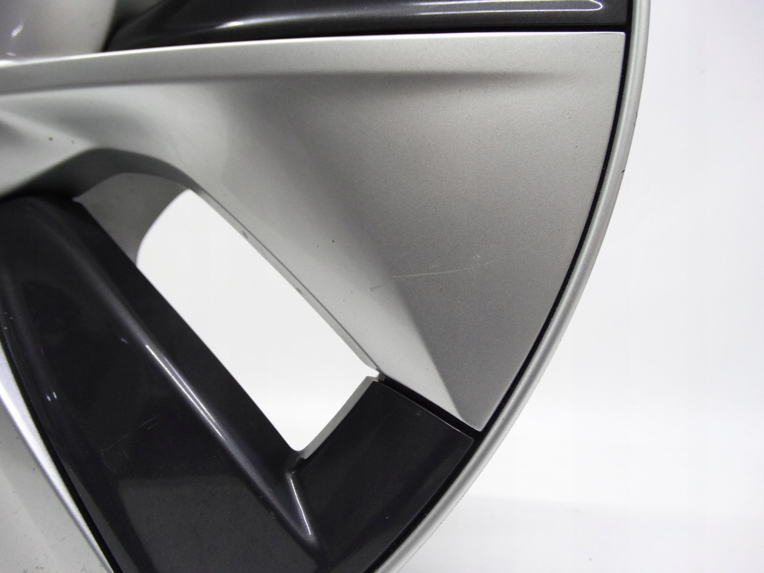 Second image of Tesla Model Y felga 19 cali 1188222-00-C oryginalna