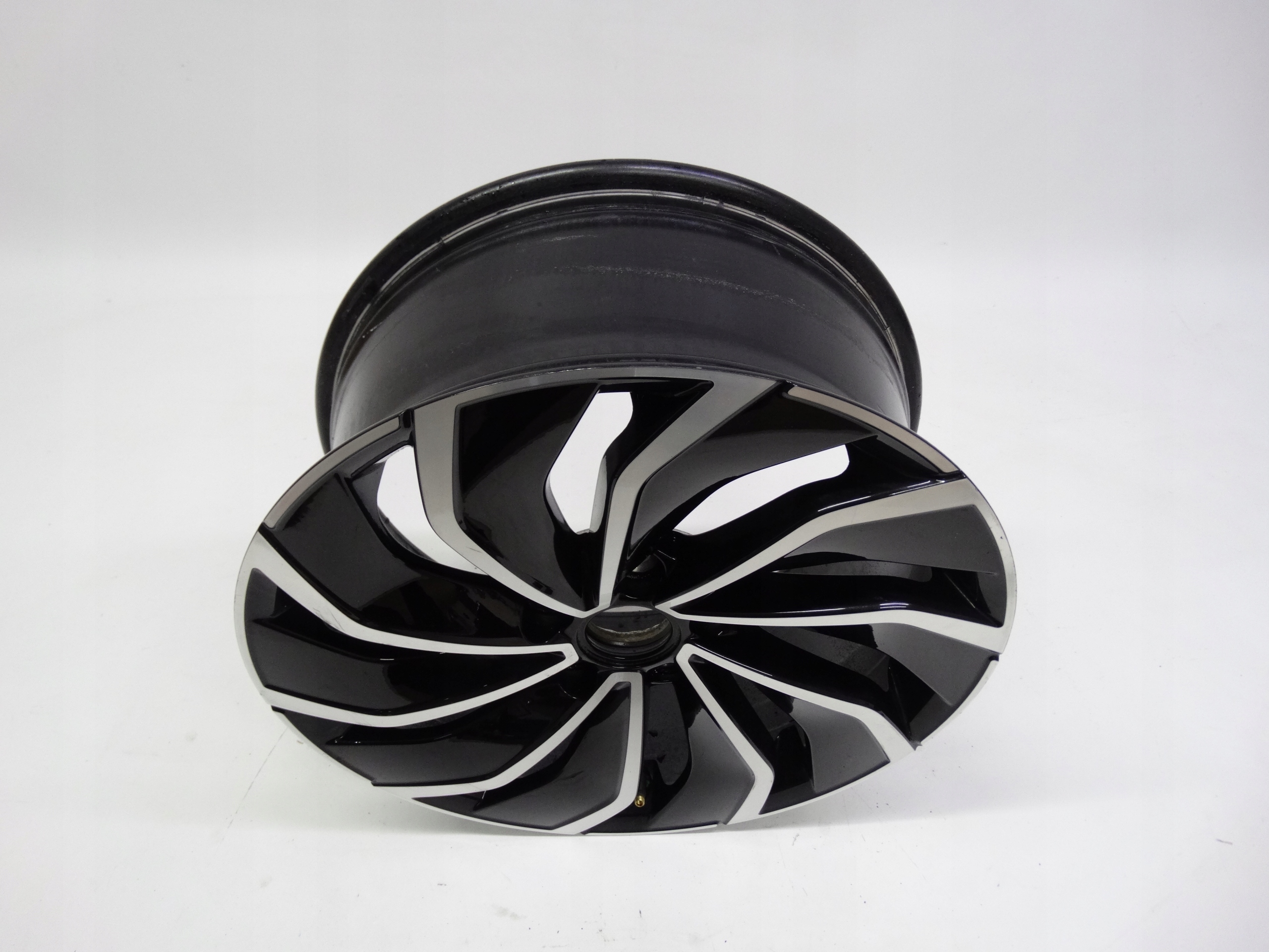 Second image of VW Golf VIII 5H0 felga 17 cali 5H0601025D oryginalna