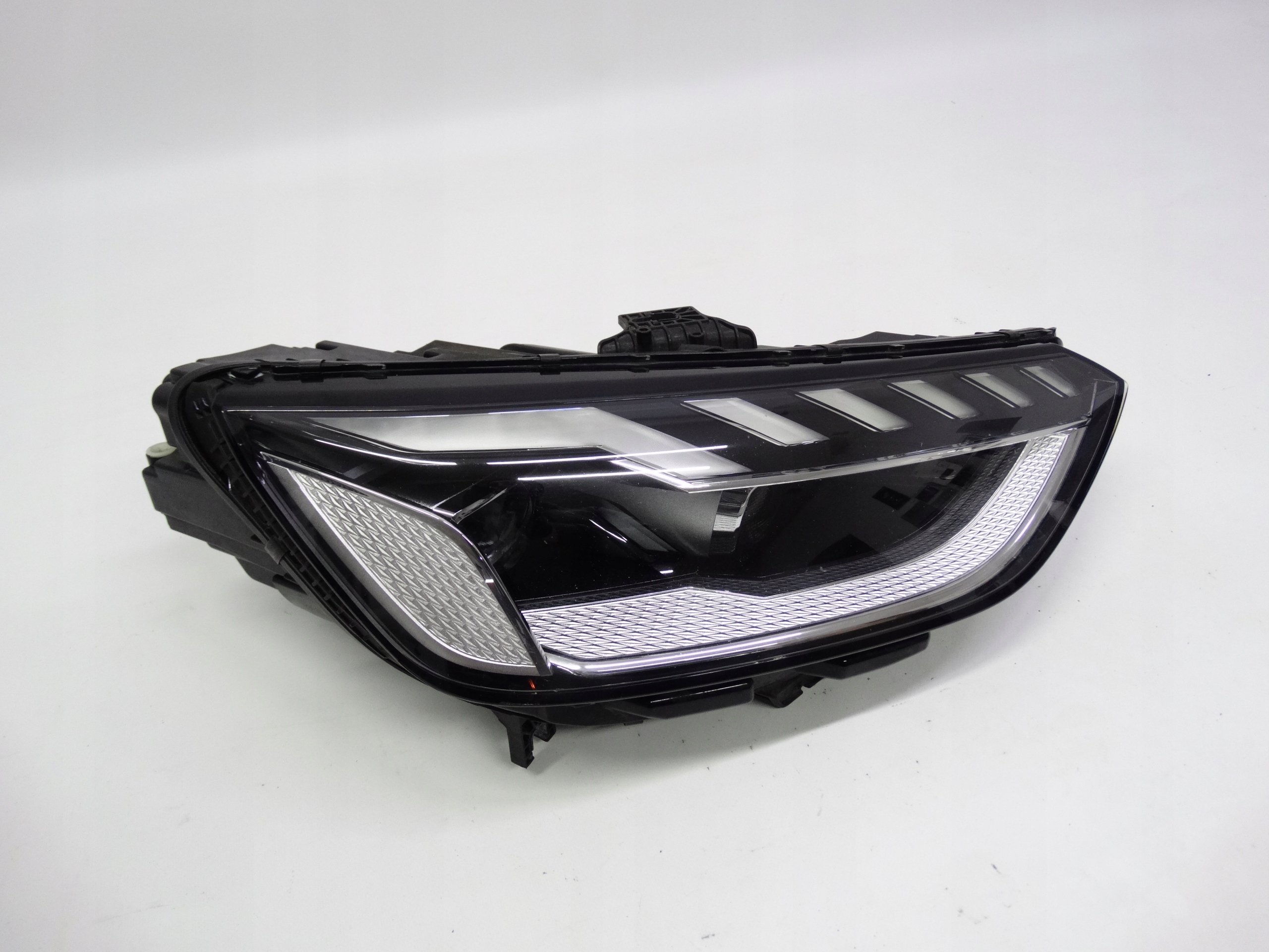 Second image of Audi A4 B9 Lift 8W 19- lampa prawa Full LED Matrix 8W0941036E oryginalna