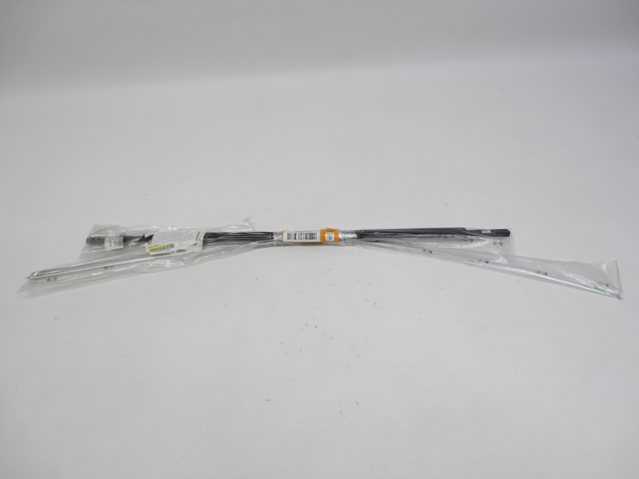 Second image of Seat Ateca Sk Karoq listwa zgarniająca drzwi lewa tylna czarna 575839475H