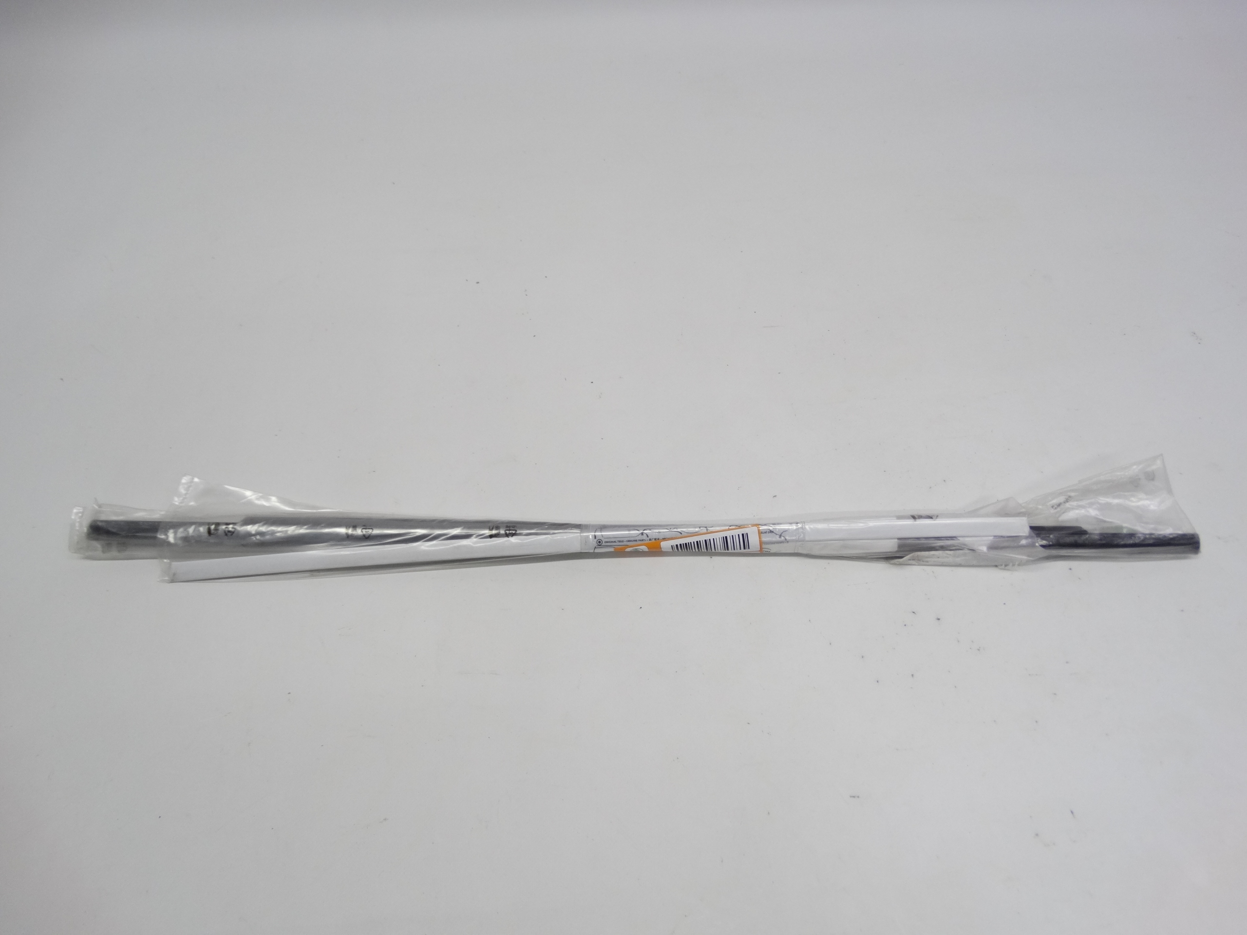 Second image of Seat Ateca Sk Karoq listwa zgarniająca drzwi prawa tylna czarna 575839476H