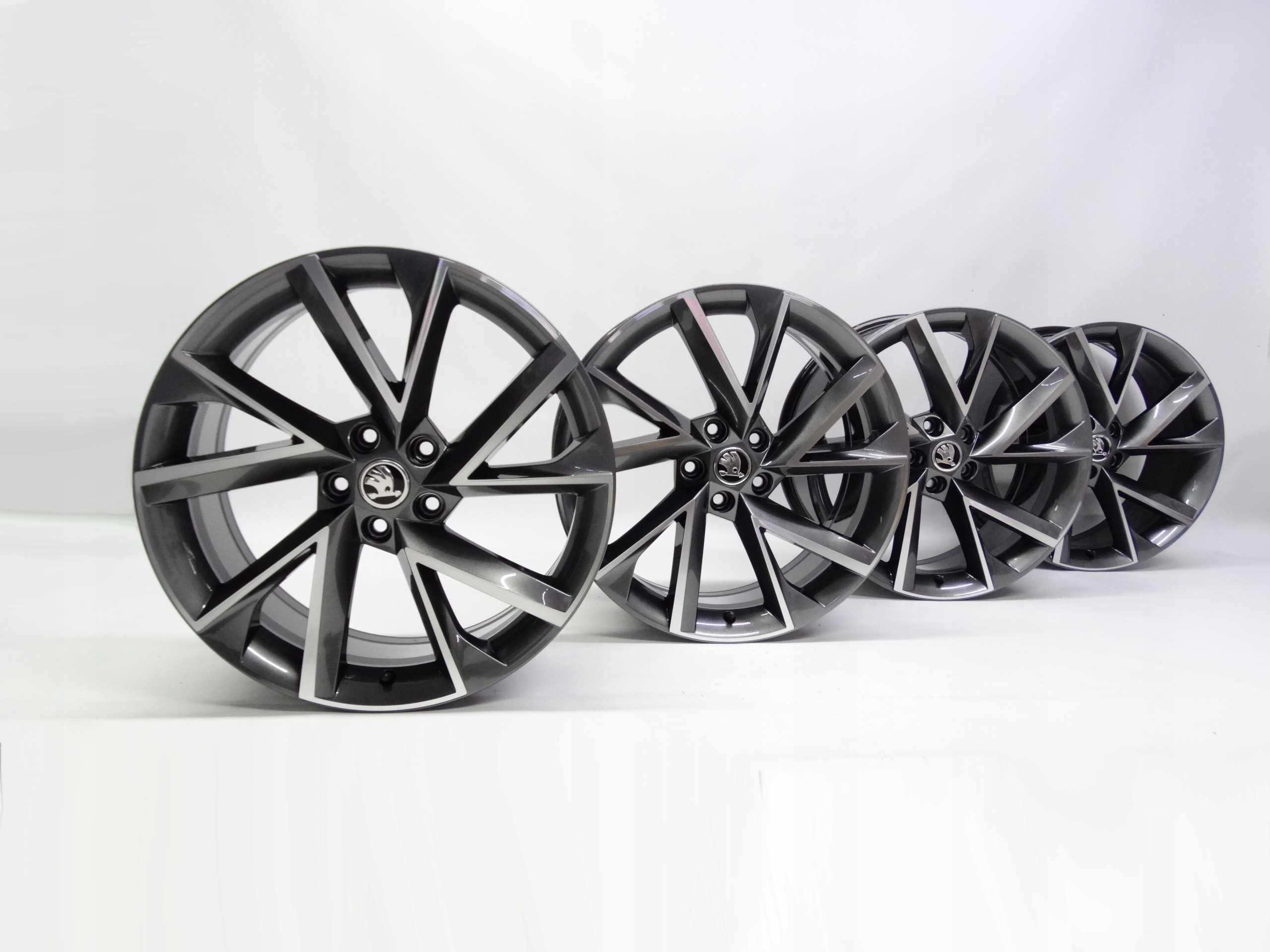 Second image of Skoda SuperB III 3V komplet felg 19 cali 3V0601025AP oryginalne