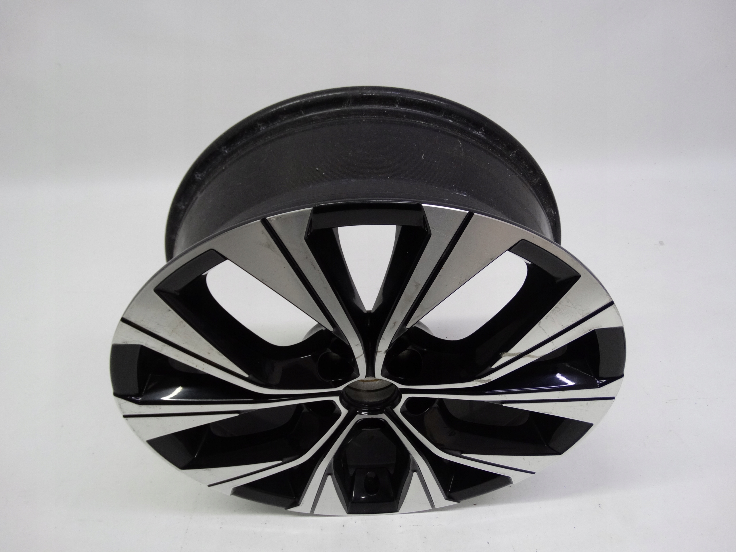 Second image of Renault Arkana Captur II felga 18 cali 403005835R oryginalna