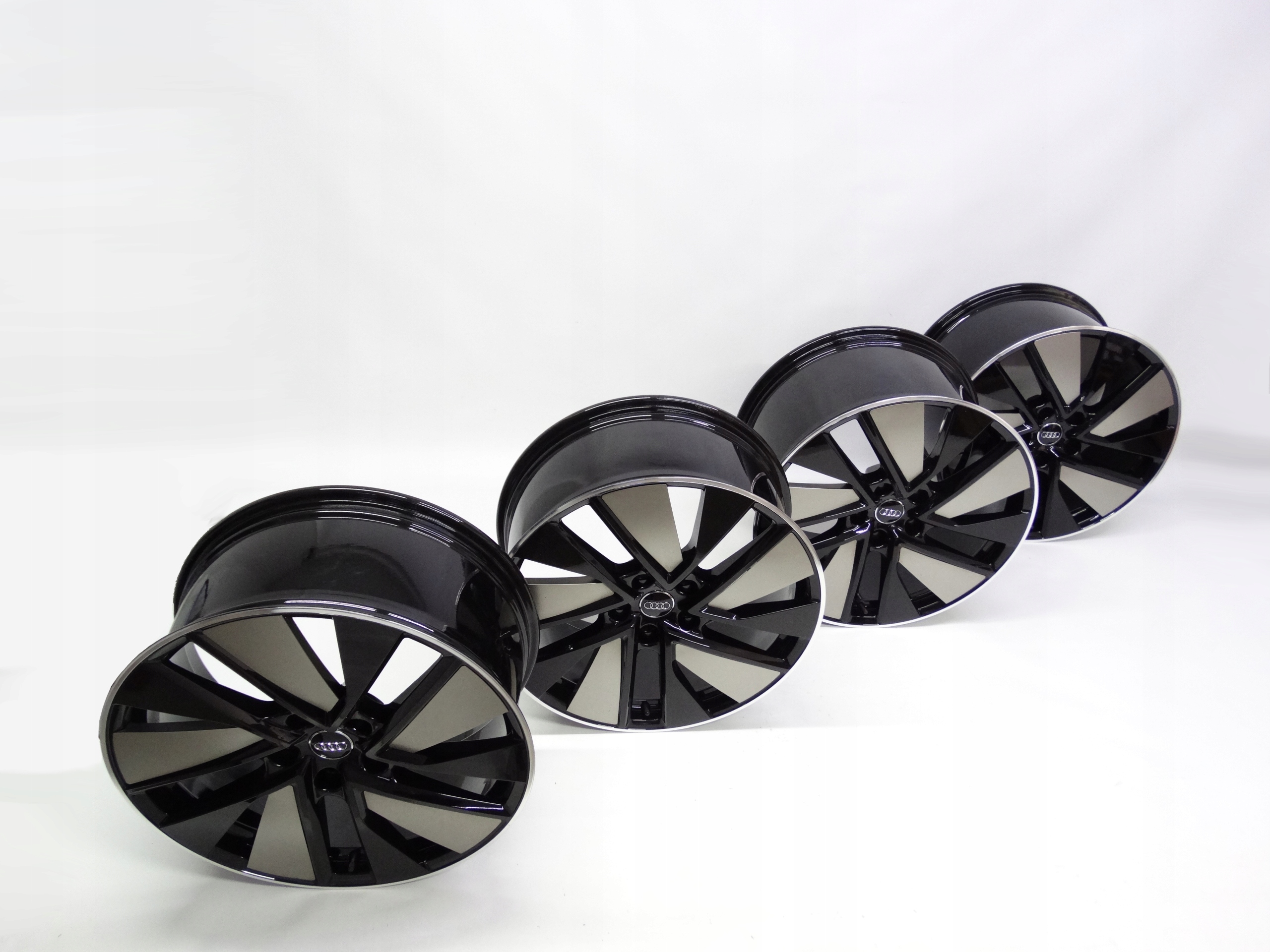 Second image of Audi e-tron GT komplet felg 21 cali 4J3601025K 4J3601025J oryginalne
