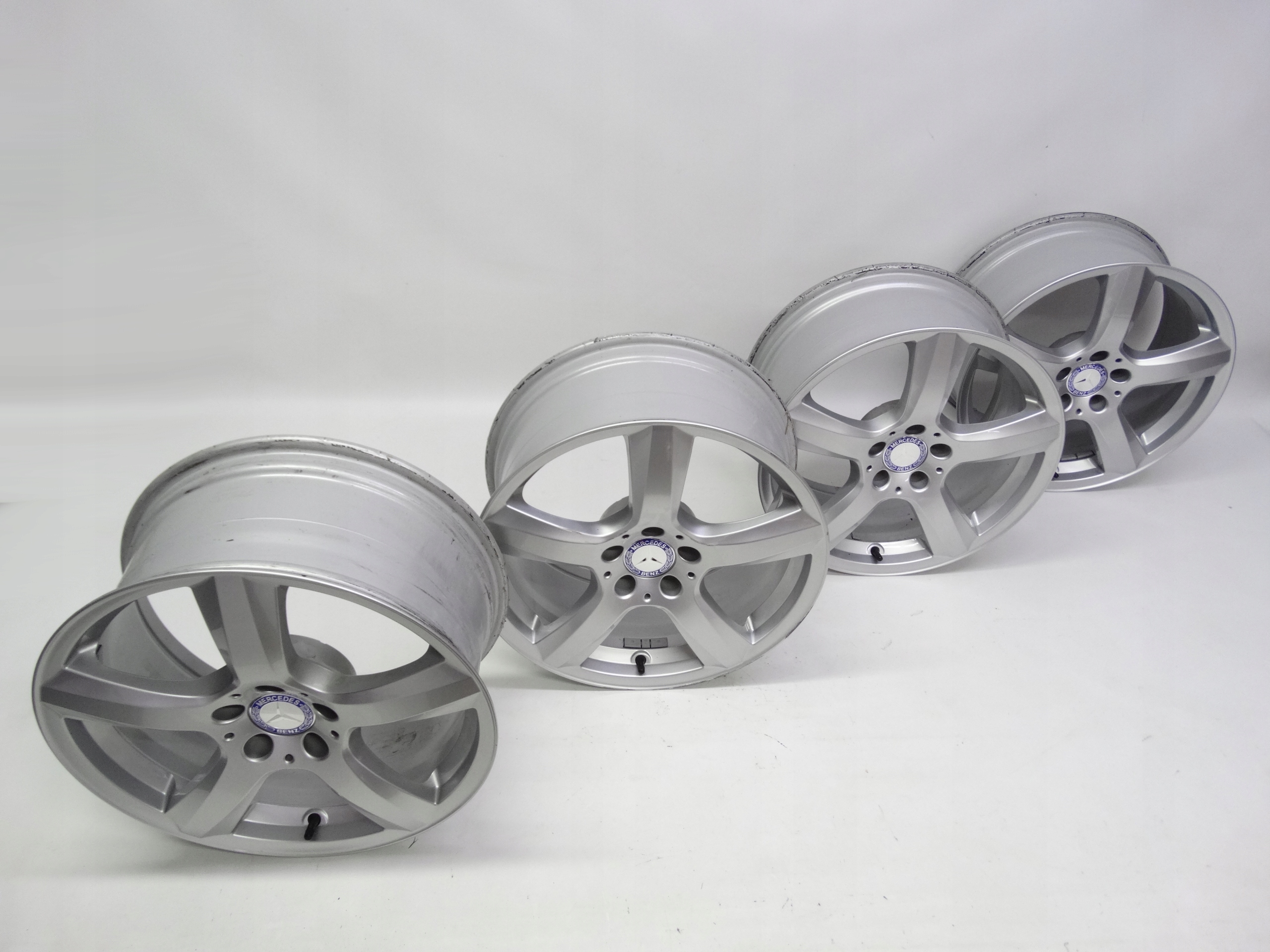 Second image of Mercedes CLS W218 komplet felg 18 cali A2184010102 oryginalne