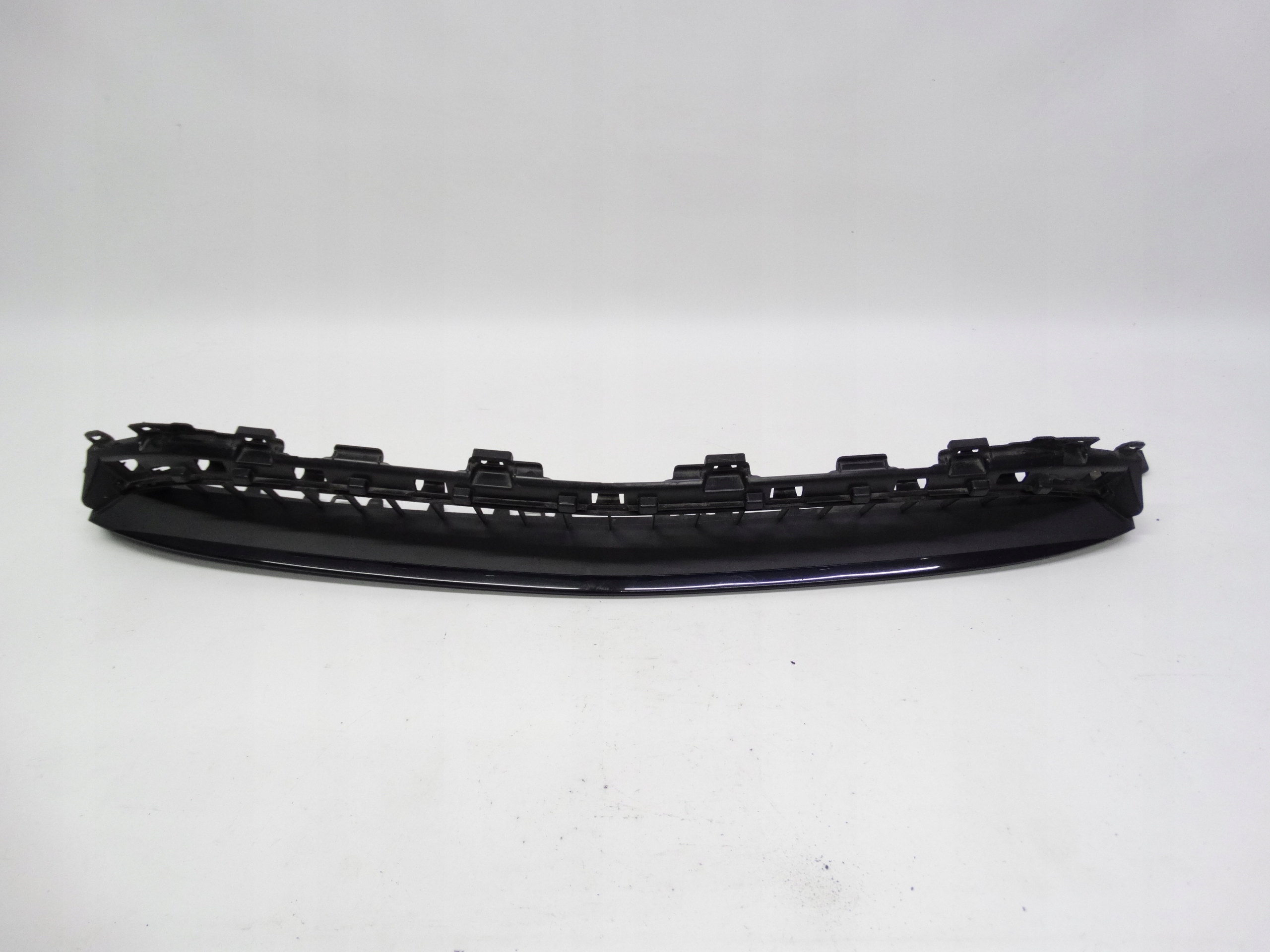 Second image of Mercedes C-Klasa W206 Avantgarde 21- kratka środkowa zderzaka A2068851301