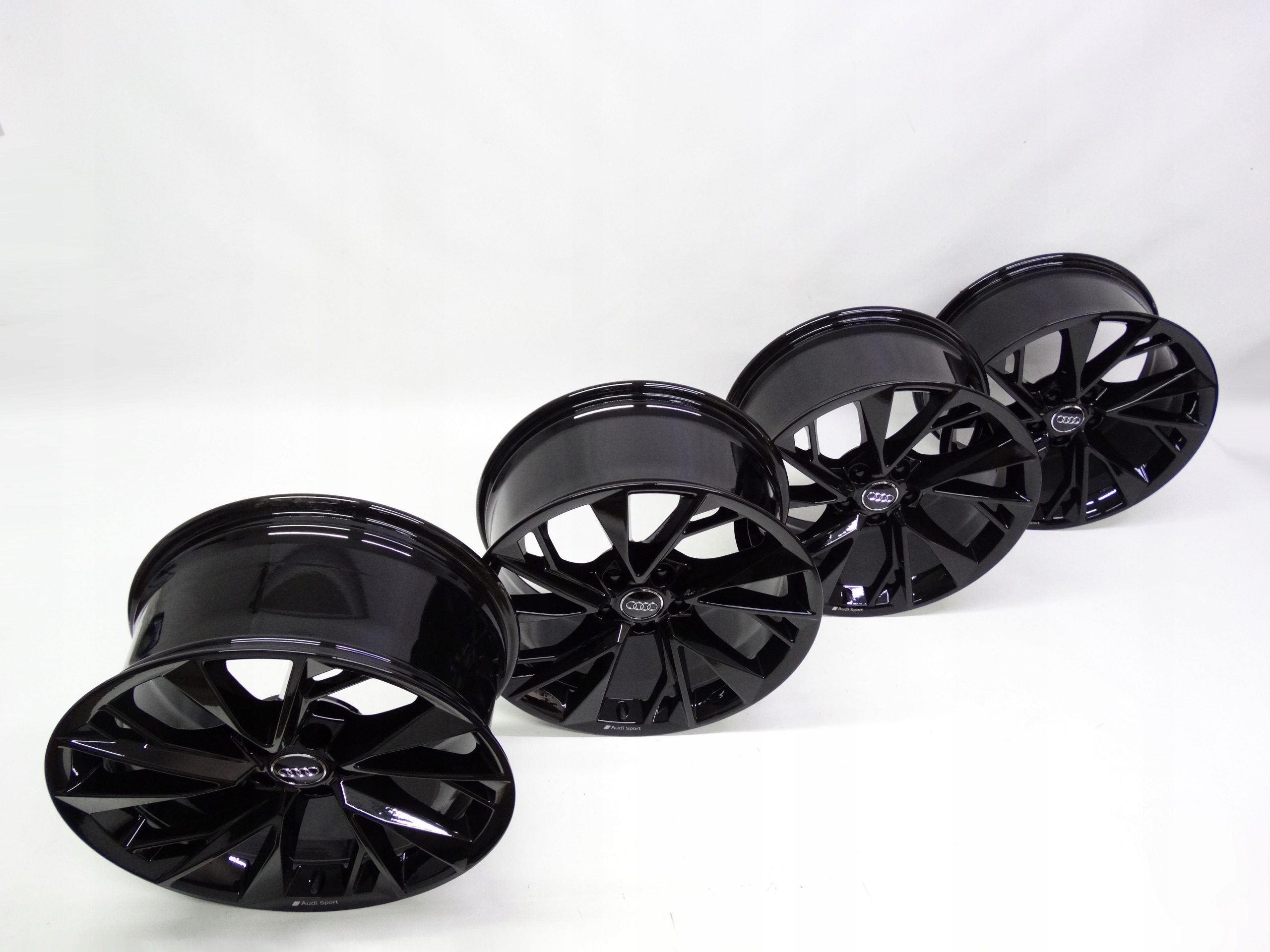 Second image of Audi A4 B9 A5 II 8W komplet felg 18 cali 8W0601025FM oryginalny