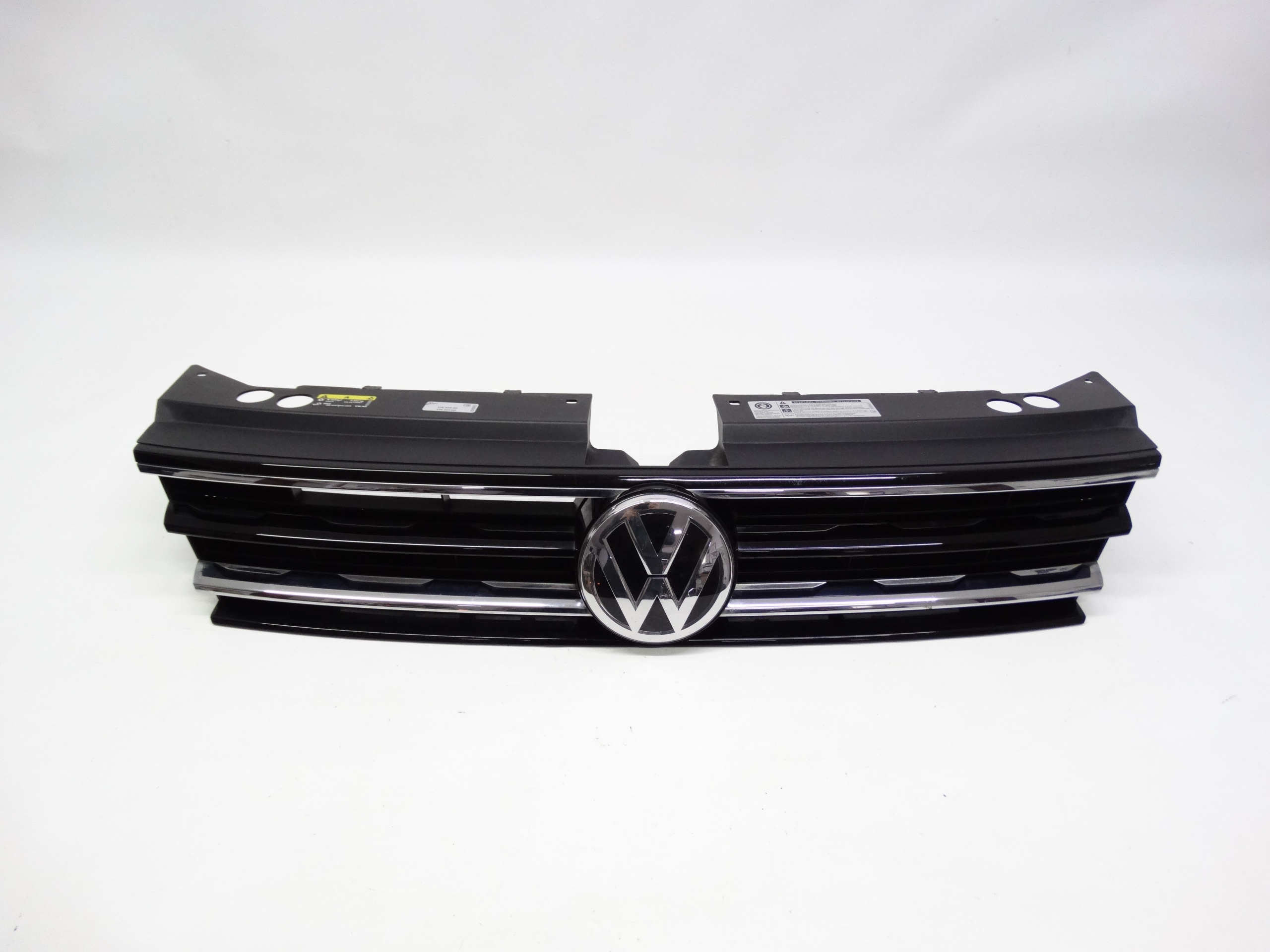 Second image of VW Tiguan II R-Line 16-20 grill atrapa z radarem 5NA853653A oryginalna