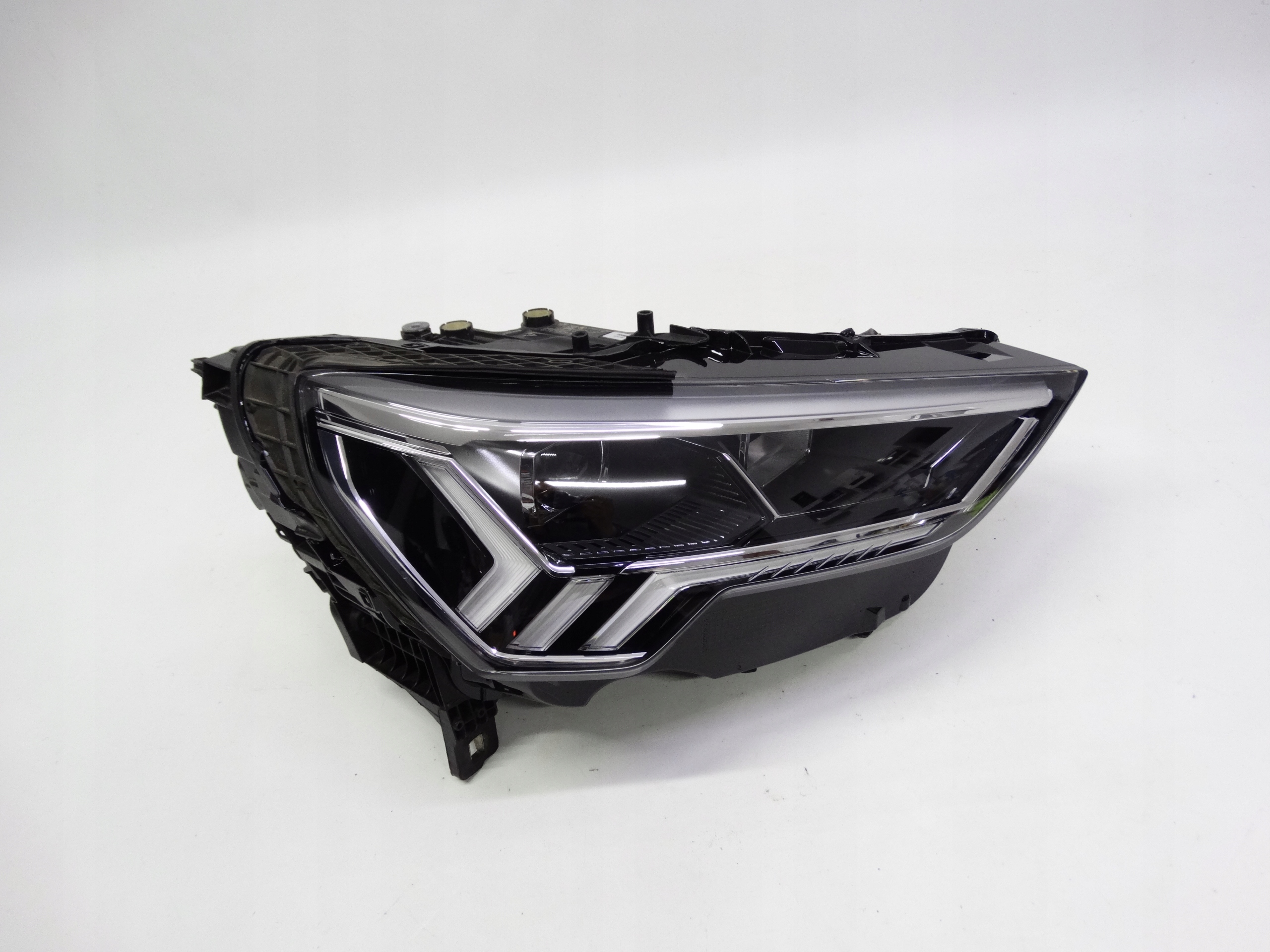 Second image of Audi Q3 II 18- lampa prawa Full LED 83A941034 oryginalna