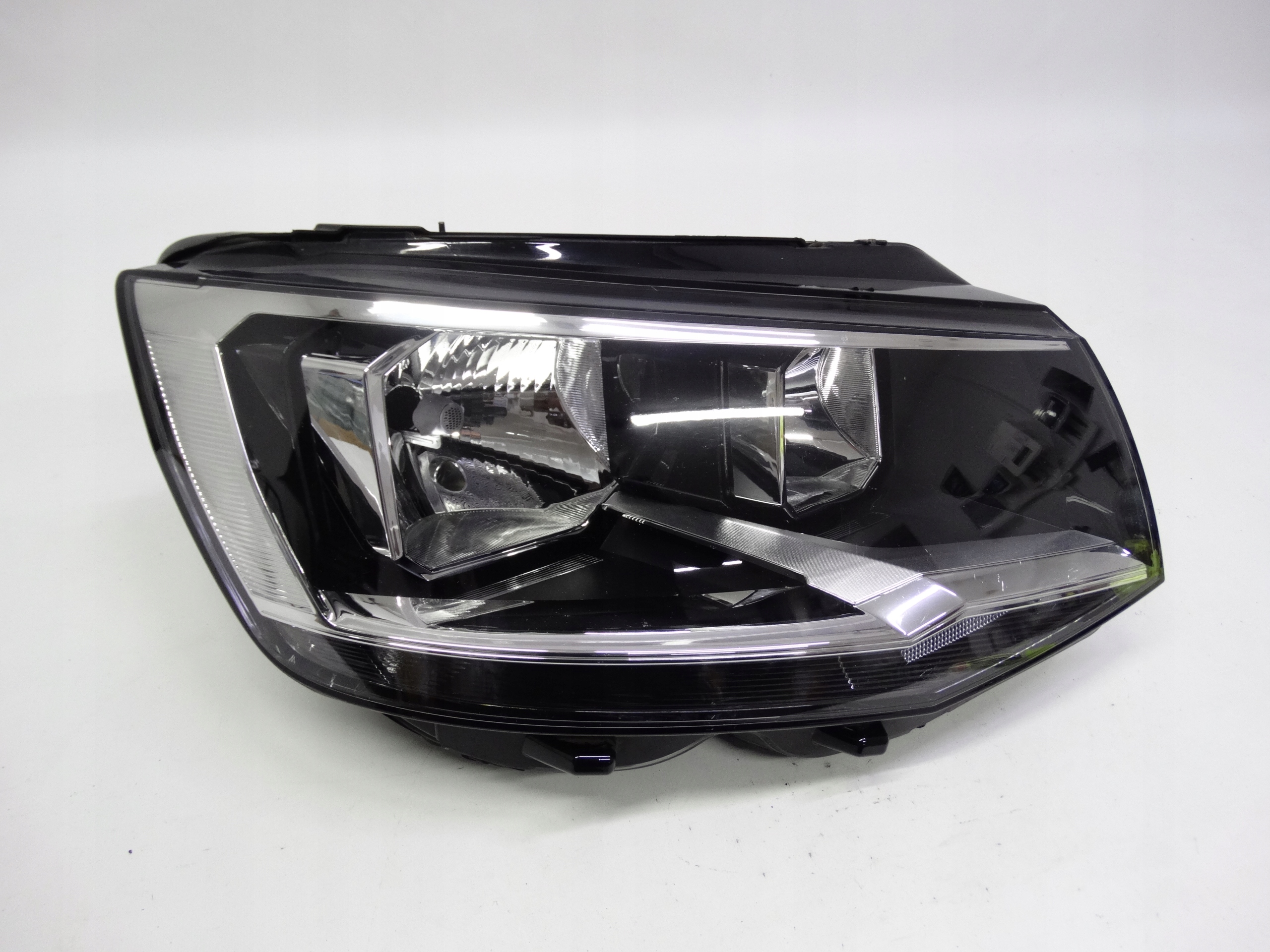 Second image of VW T6 Transporter Multivan 15-19 lampa prawa zwykła 7E1941006D oryginalna