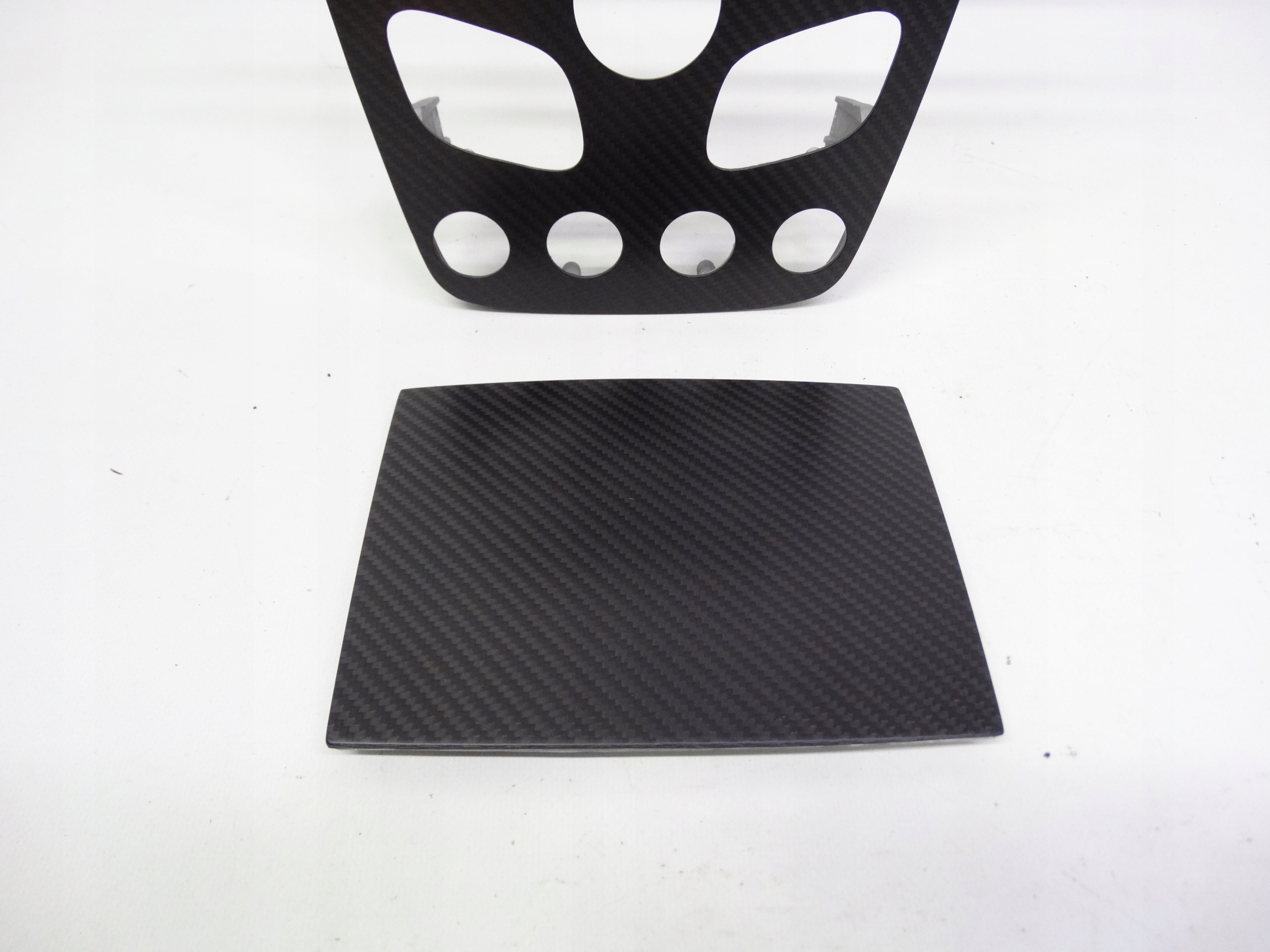 Second image of Aston Martin Vanquish II 12-18 dekor Carbon tunelu środkowego CD33-87-10030