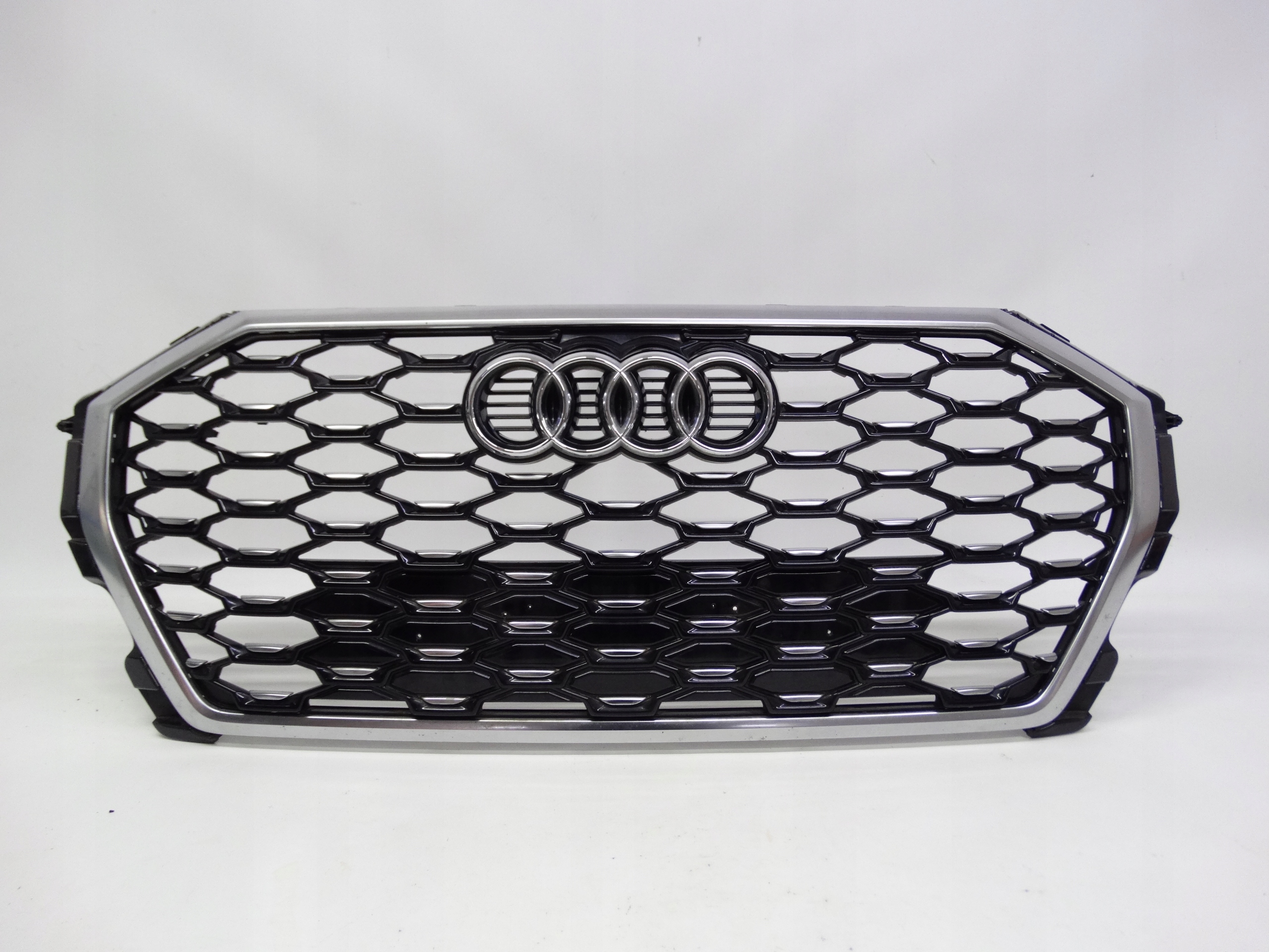Second image of Audi Q3 Sportback S-Line 83F F3 19- grill atrapa 83F853651B oryginalny