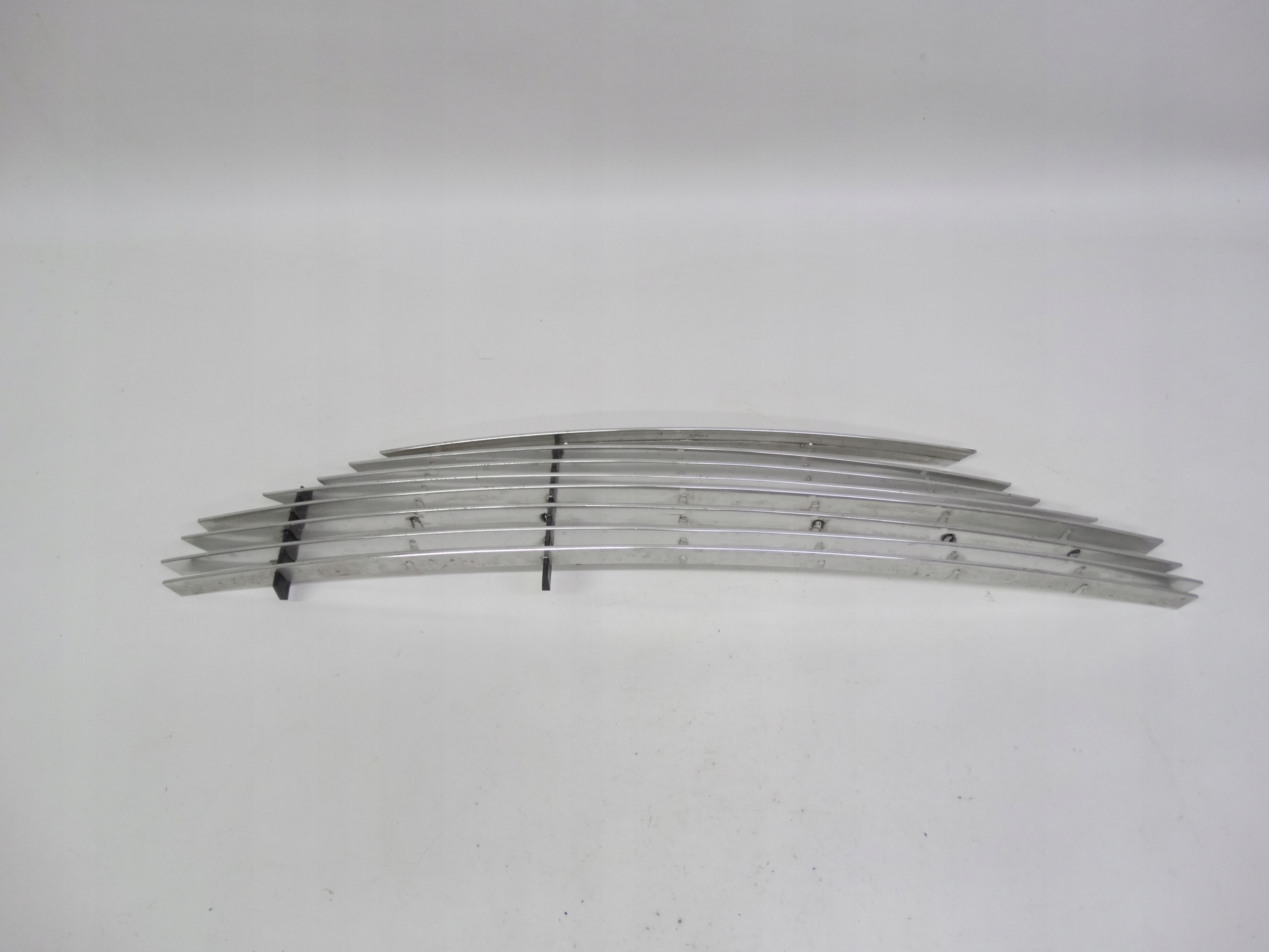 Second image of Aston Martin V8 Vantage 05-10 grill atrapa zderzaka CG33-8A100-AH oryginał