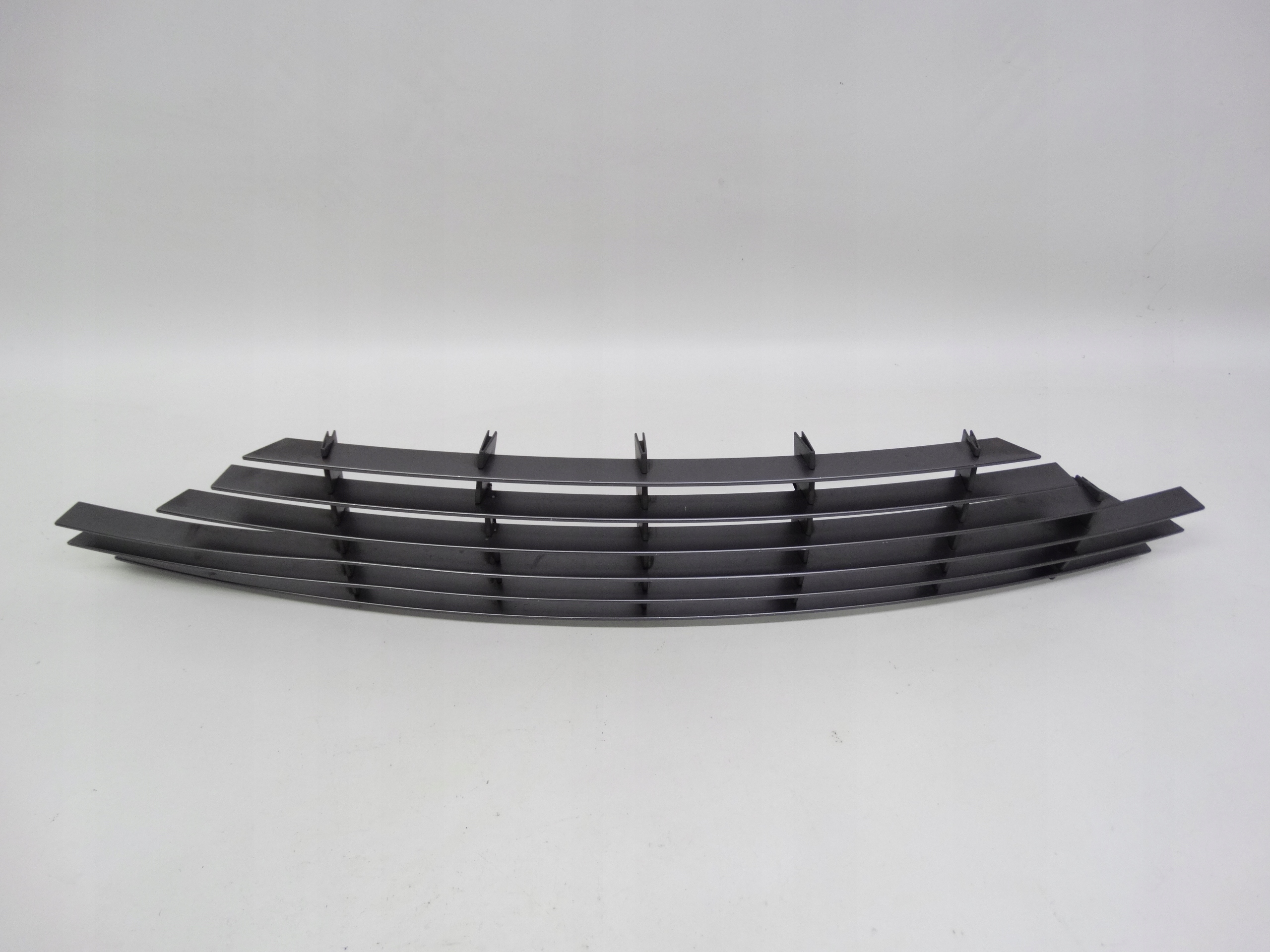 Second image of Aston Martin Vantage Lift 11-17 grill atrapa zderzaka CG33-8A100-BA
