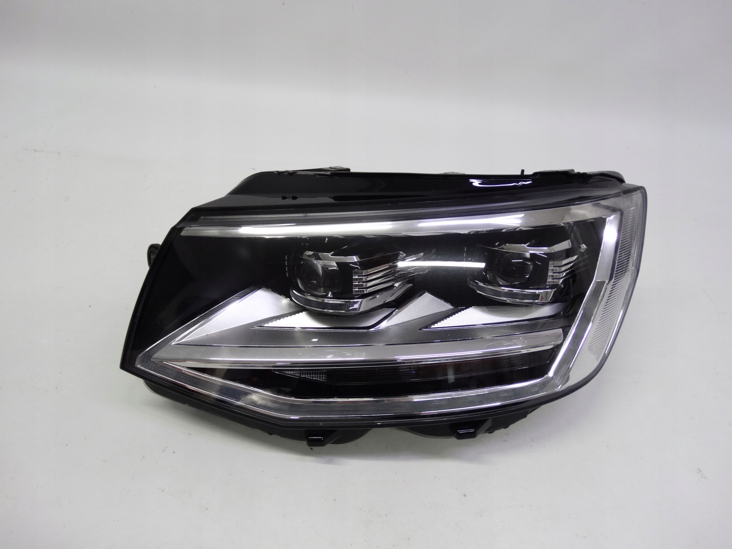 Second image of VW T6 Multivan Transporter 15-19 lampa lewa Full LED 7E1941773 oryginalna