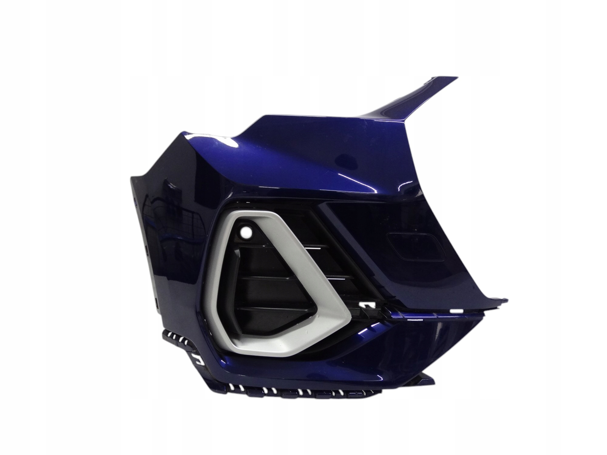 Audi Q3 II S-Line 83A 19- zderzak przedni boczek prawy 83A807438E oryginał