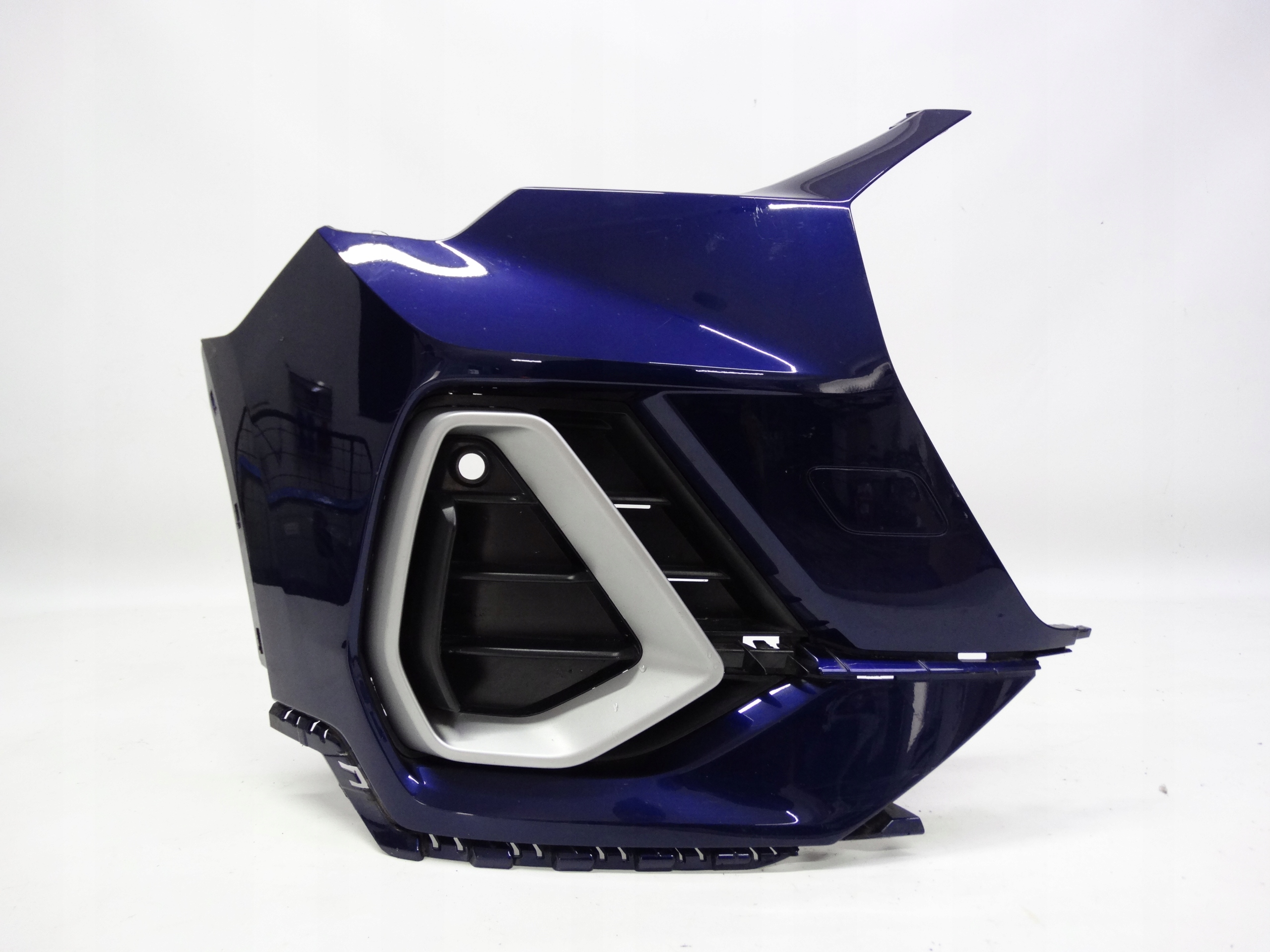 Second image of Audi Q3 II S-Line 83A 19- zderzak przedni boczek prawy 83A807438E oryginał