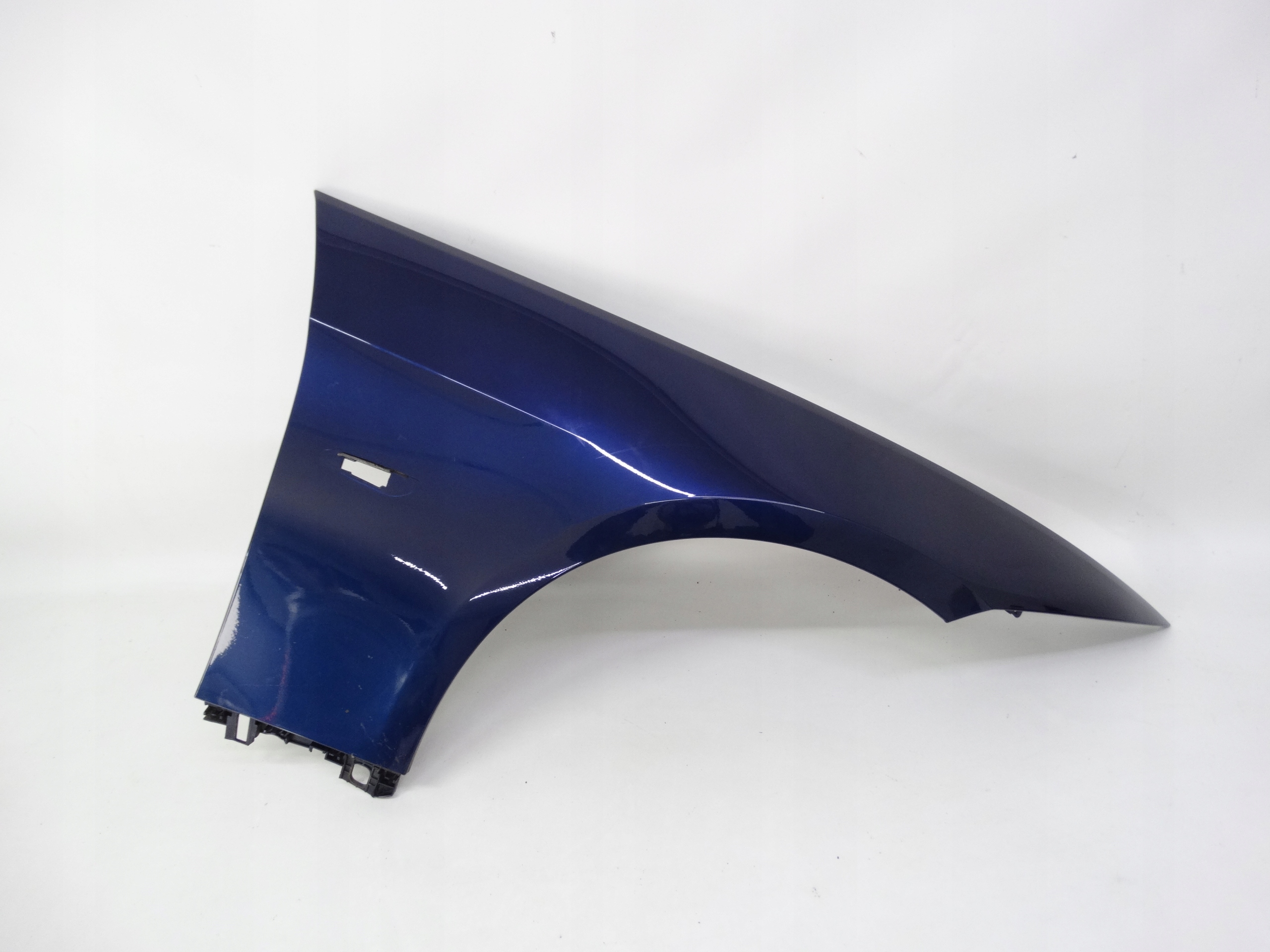 Second image of BMW 3 E92 Coupe E93 Cabrio 2006-2012 błotnik prawy przedni oryginalny