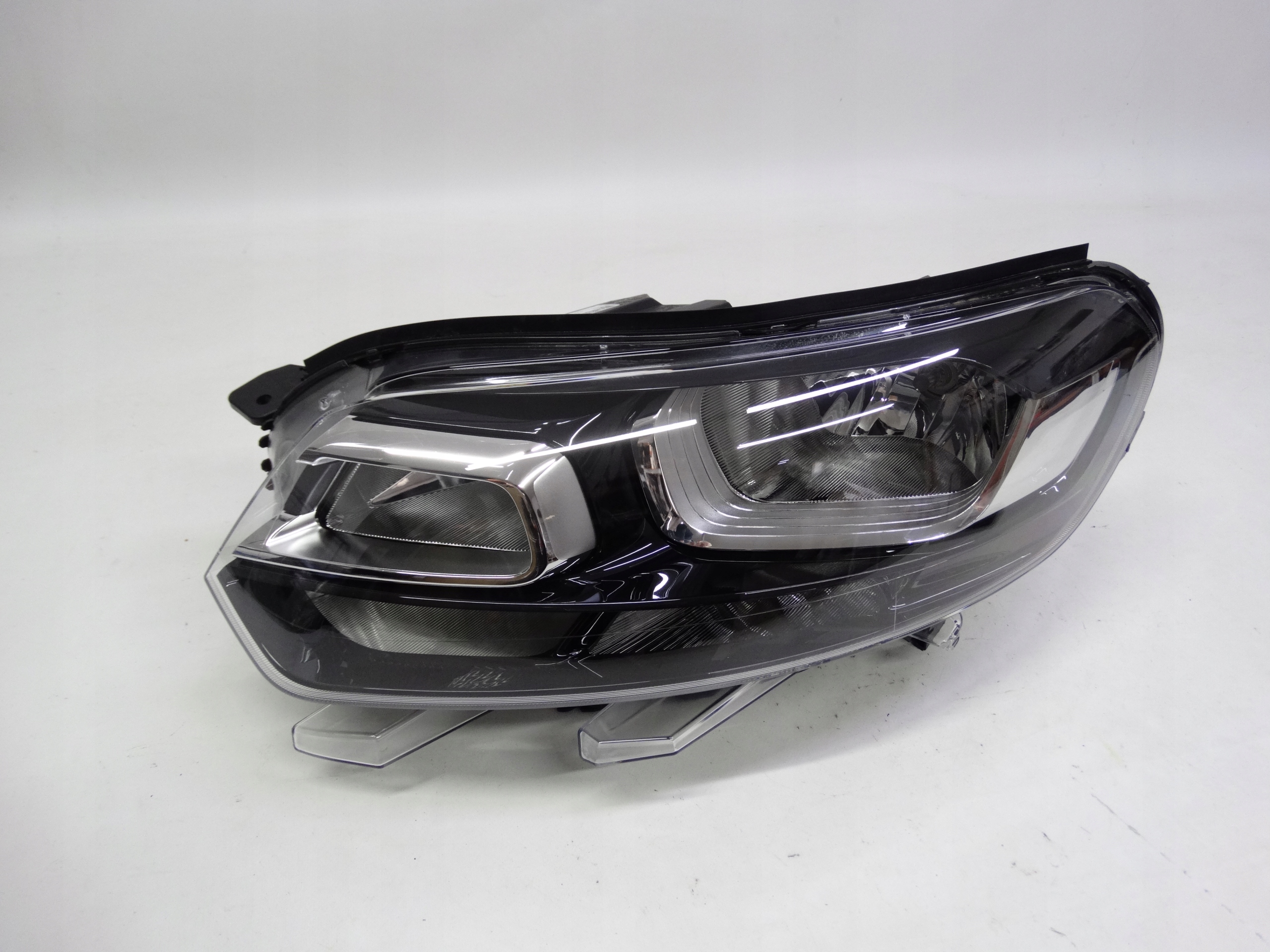 Second image of Citroen Jumpy III 16-23 lampa lewa zwykła 9808567780 oryginalna NOWA