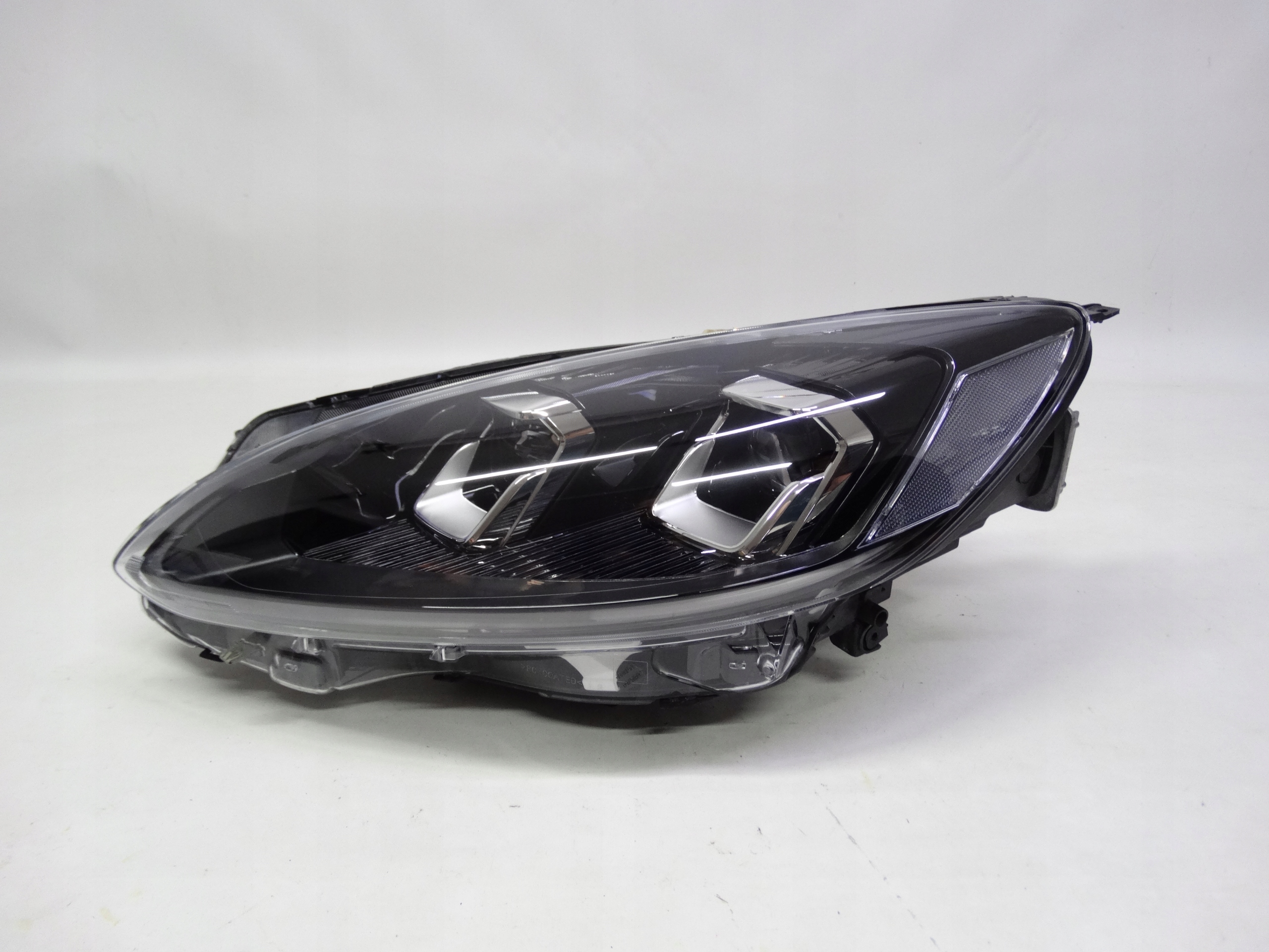 Second image of Ford Kuga Mk3 19-24 lampa lewa Full LED LV4B-13E017-AN oryginalna